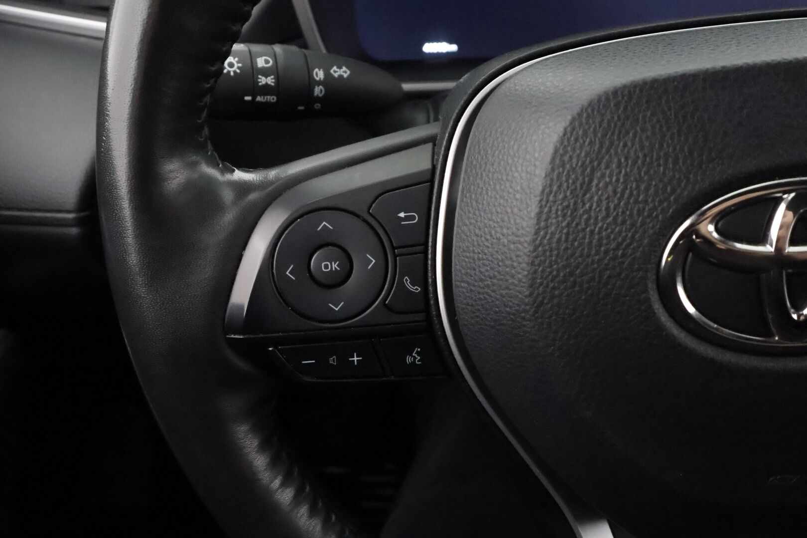 Toyota Corolla Cross 2023 2.0 Hybrid AWD-i Launch Edition - | Koukku | ACC | LED | P.Kamera | Katveavustin | Kaistavahti | Navi | Apple&Android | Keyless | Digimittaristo | 1-om Suomi-auto | 