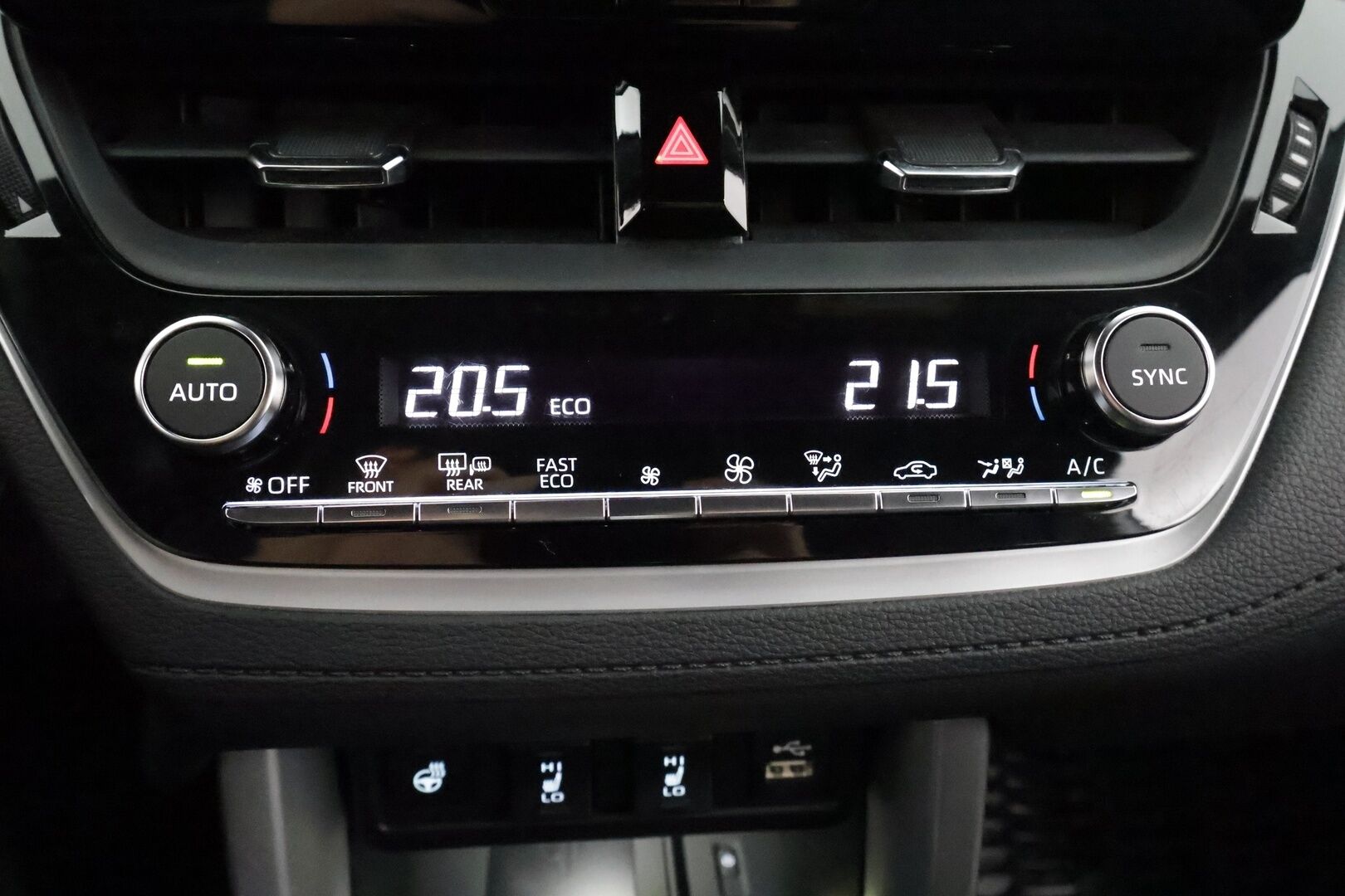 Toyota Corolla Cross 2023 2.0 Hybrid AWD-i Launch Edition - | Koukku | ACC | LED | P.Kamera | Katveavustin | Kaistavahti | Navi | Apple&Android | Keyless | Digimittaristo | 1-om Suomi-auto | 