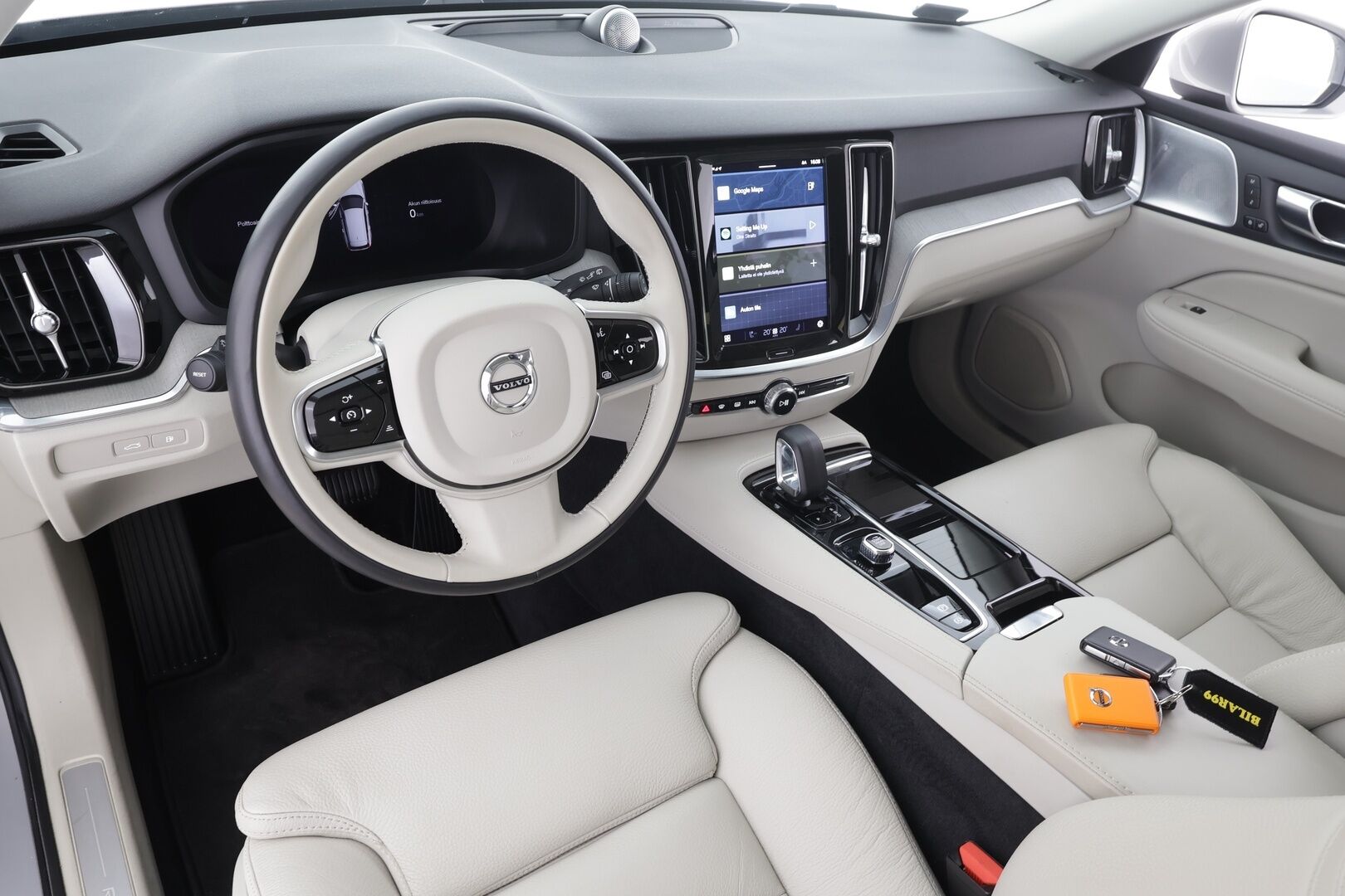 Volvo V60 2023 T8 AWD Long Range High Performance Plus Bright aut * ACC / P.kamera / Full LED / B&W / Muistipenkit / Koukku * - 1.Om Suomi-auto / Akku kuntotarkastettu! / Kahdet renkaat aluvanteilla / Merkkihuollettu / Huippuvarusteet