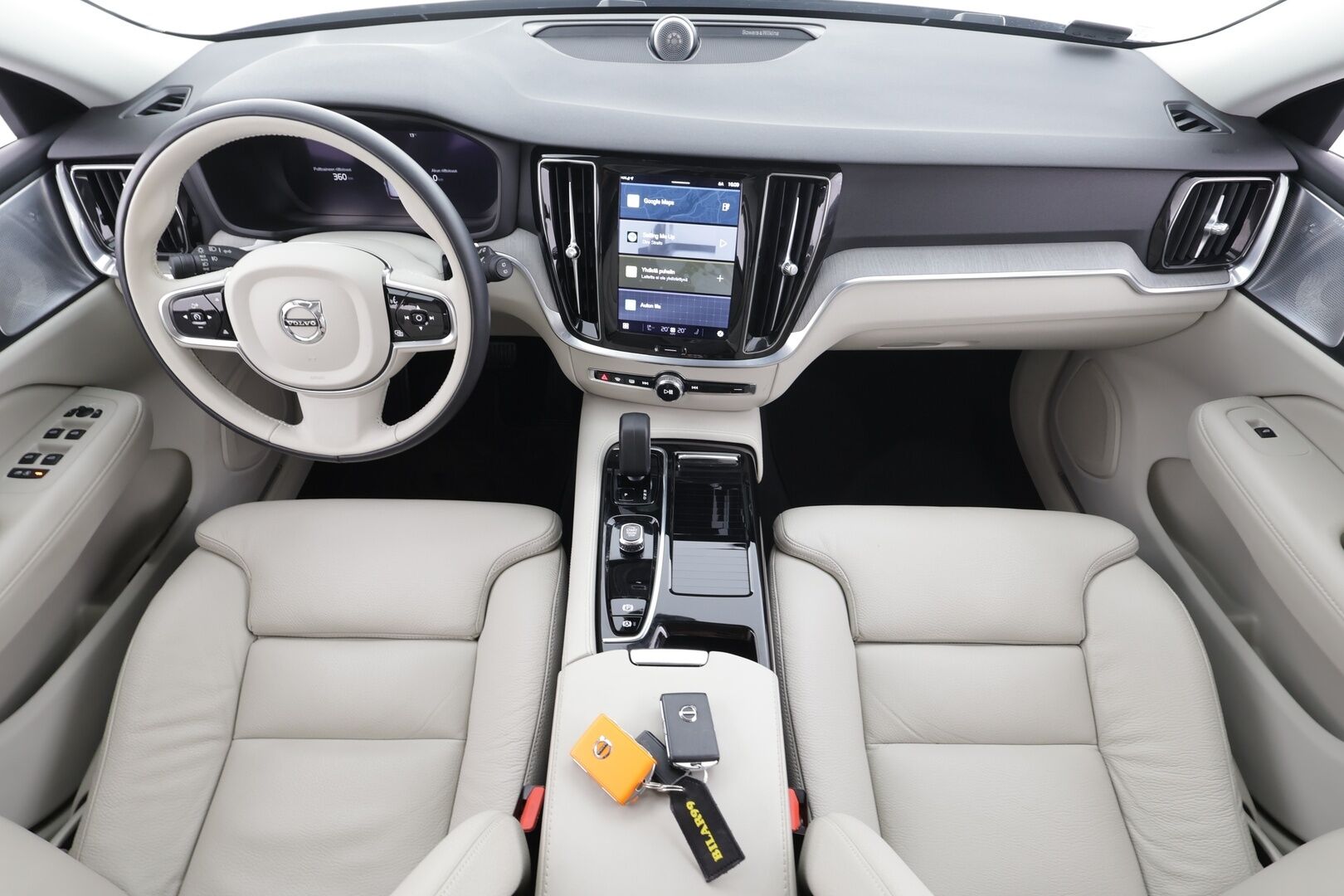 Volvo V60 2023 T8 AWD Long Range High Performance Plus Bright aut * ACC / P.kamera / Full LED / B&W / Muistipenkit / Koukku * - 1.Om Suomi-auto / Akku kuntotarkastettu! / Kahdet renkaat aluvanteilla / Merkkihuollettu / Huippuvarusteet