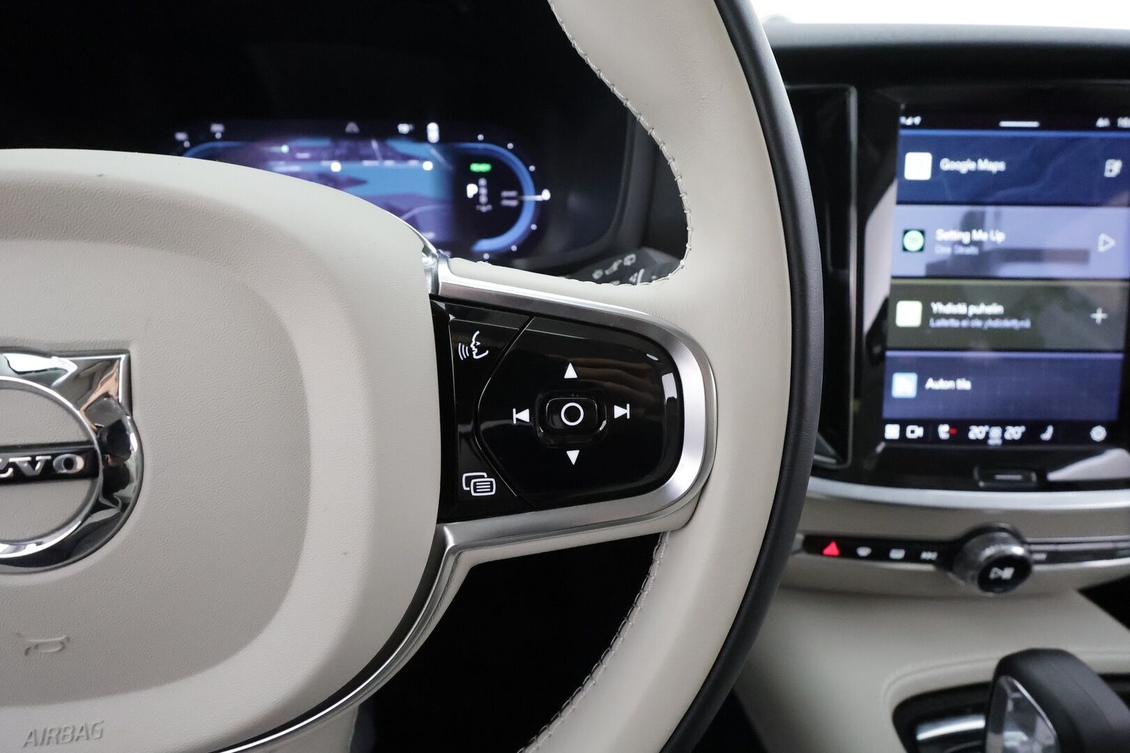 Volvo V60 2023 T8 AWD Long Range High Performance Plus Bright aut * ACC / P.kamera / Full LED / B&W / Muistipenkit / Koukku * - 1.Om Suomi-auto / Akku kuntotarkastettu! / Kahdet renkaat aluvanteilla / Merkkihuollettu / Huippuvarusteet