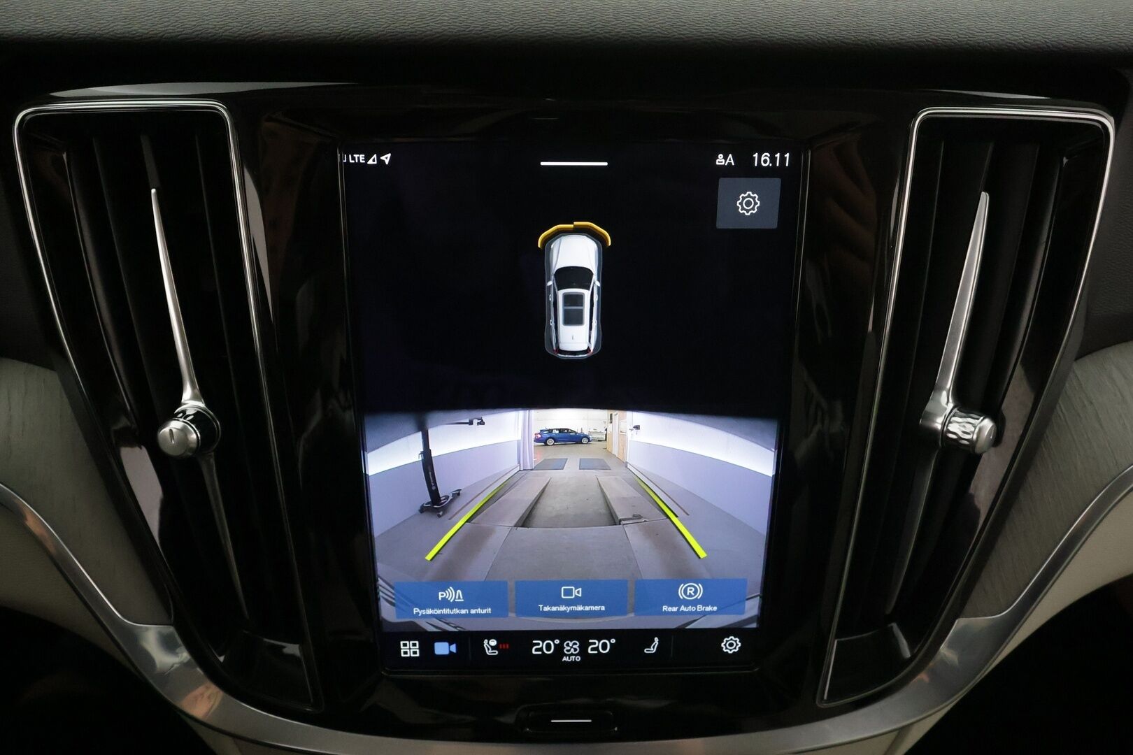 Volvo V60 2023 T8 AWD Long Range High Performance Plus Bright aut * ACC / P.kamera / Full LED / B&W / Muistipenkit / Koukku * - 1.Om Suomi-auto / Akku kuntotarkastettu! / Kahdet renkaat aluvanteilla / Merkkihuollettu / Huippuvarusteet