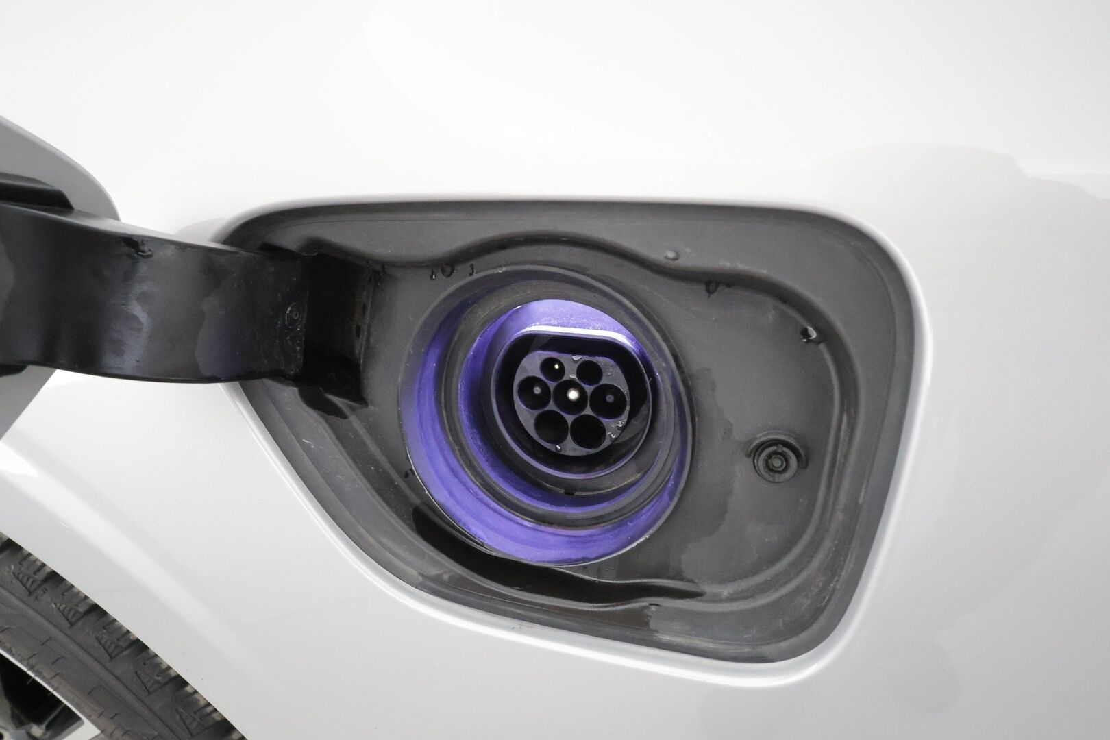 Volvo V60 2023 T8 AWD Long Range High Performance Plus Bright aut * ACC / P.kamera / Full LED / B&W / Muistipenkit / Koukku * - 1.Om Suomi-auto / Akku kuntotarkastettu! / Kahdet renkaat aluvanteilla / Merkkihuollettu / Huippuvarusteet