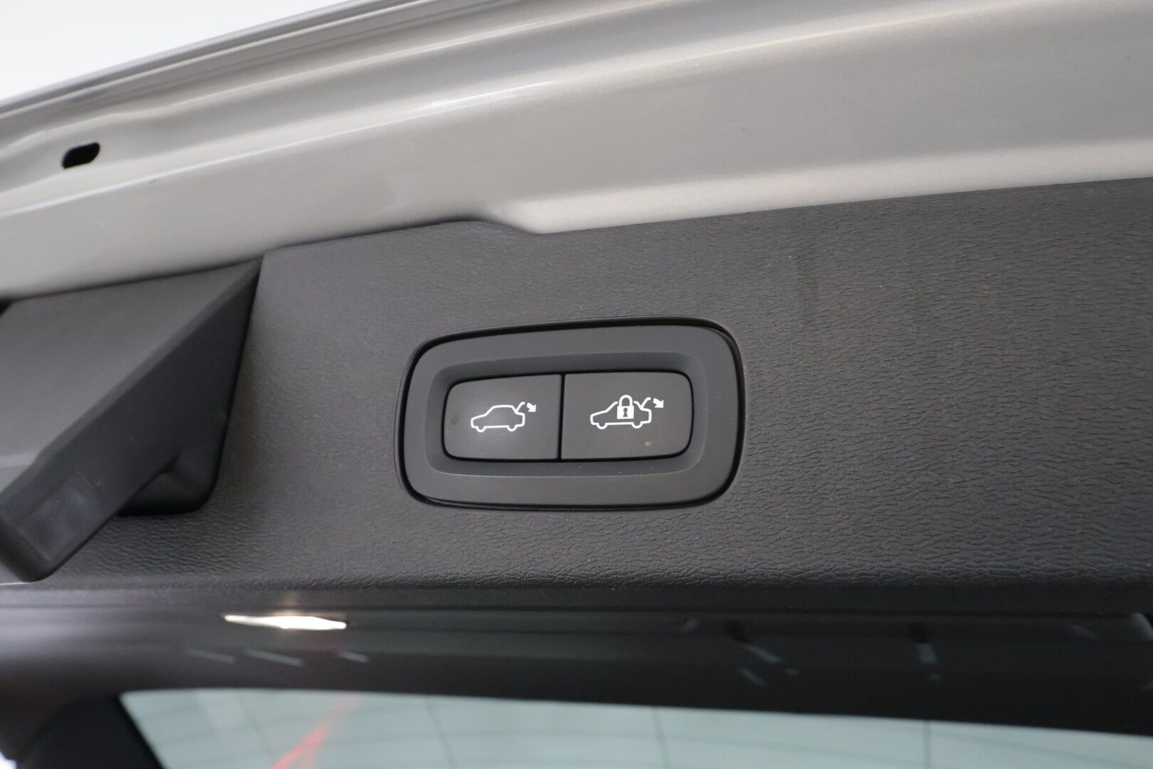 Volvo V60 2023 T8 AWD Long Range High Performance Plus Bright aut * ACC / P.kamera / Full LED / B&W / Muistipenkit / Koukku * - 1.Om Suomi-auto / Akku kuntotarkastettu! / Kahdet renkaat aluvanteilla / Merkkihuollettu / Huippuvarusteet