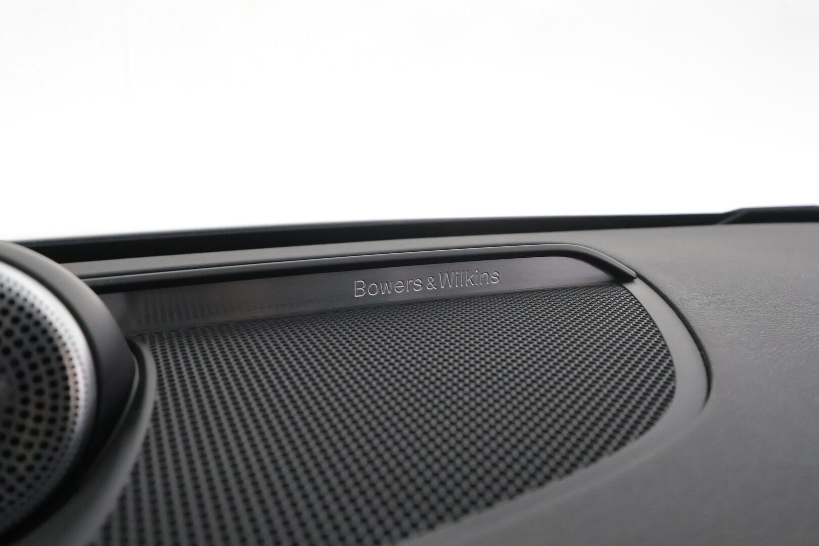 Volvo V60 2023 T8 AWD Long Range High Performance Plus Bright aut * ACC / P.kamera / Full LED / B&W / Muistipenkit / Koukku * - 1.Om Suomi-auto / Akku kuntotarkastettu! / Kahdet renkaat aluvanteilla / Merkkihuollettu / Huippuvarusteet