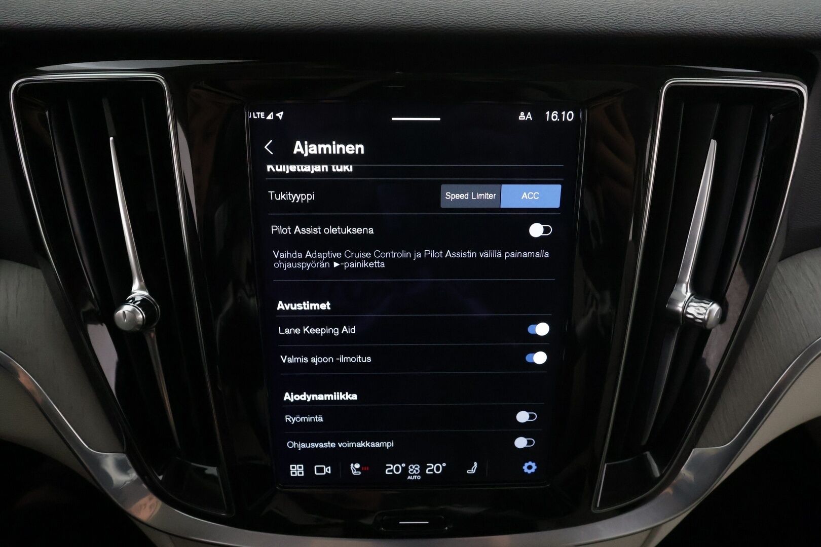 Volvo V60 2023 T8 AWD Long Range High Performance Plus Bright aut * ACC / P.kamera / Full LED / B&W / Muistipenkit / Koukku * - 1.Om Suomi-auto / Akku kuntotarkastettu! / Kahdet renkaat aluvanteilla / Merkkihuollettu / Huippuvarusteet