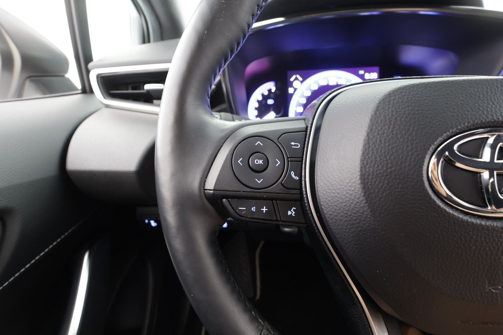Toyota Corolla 2020 Touring Sports 1,8 Hybrid Style - | ACC | LED | P.Kamera | Kaistavahti | Apple&Android | Ratinlämmitys | Merkkihuollot | Kahdet renkaat | 