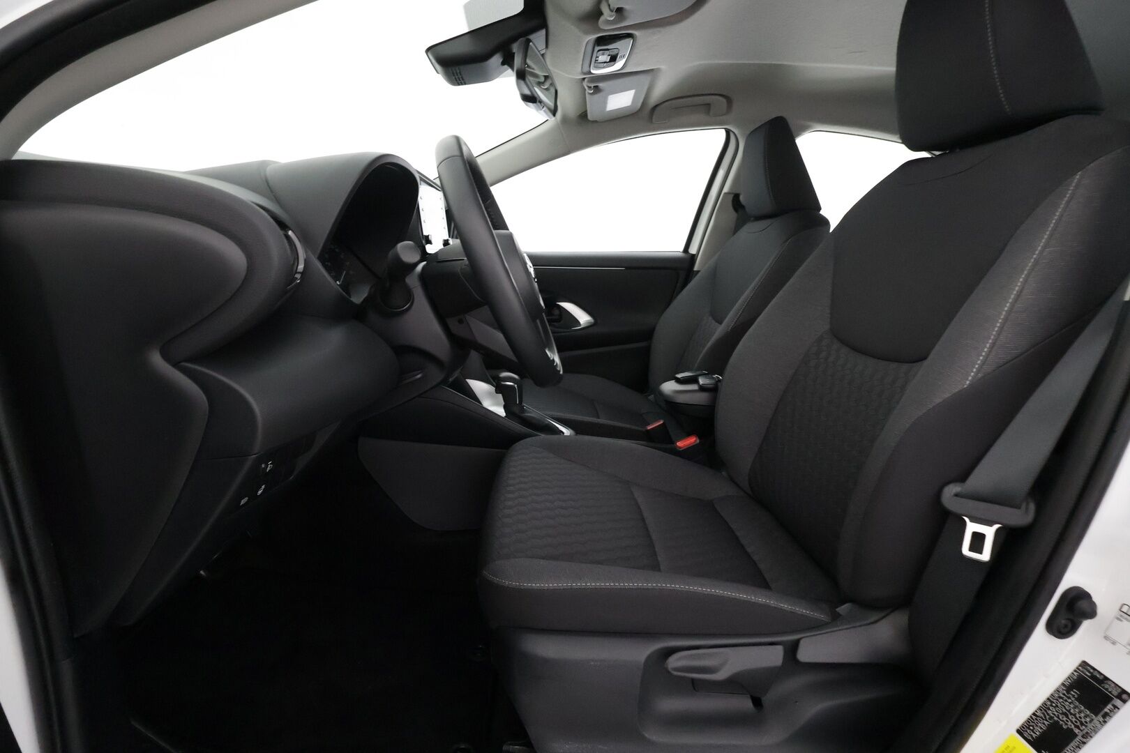 Toyota Yaris 2023 1,5 Hybrid Active - | ACC | P.Kamera | Kaistavahti | Navi | Keyless | Apple&Android | Suomi-auto | Kahdet renkaat | - KORKO VAIN 3,99 %