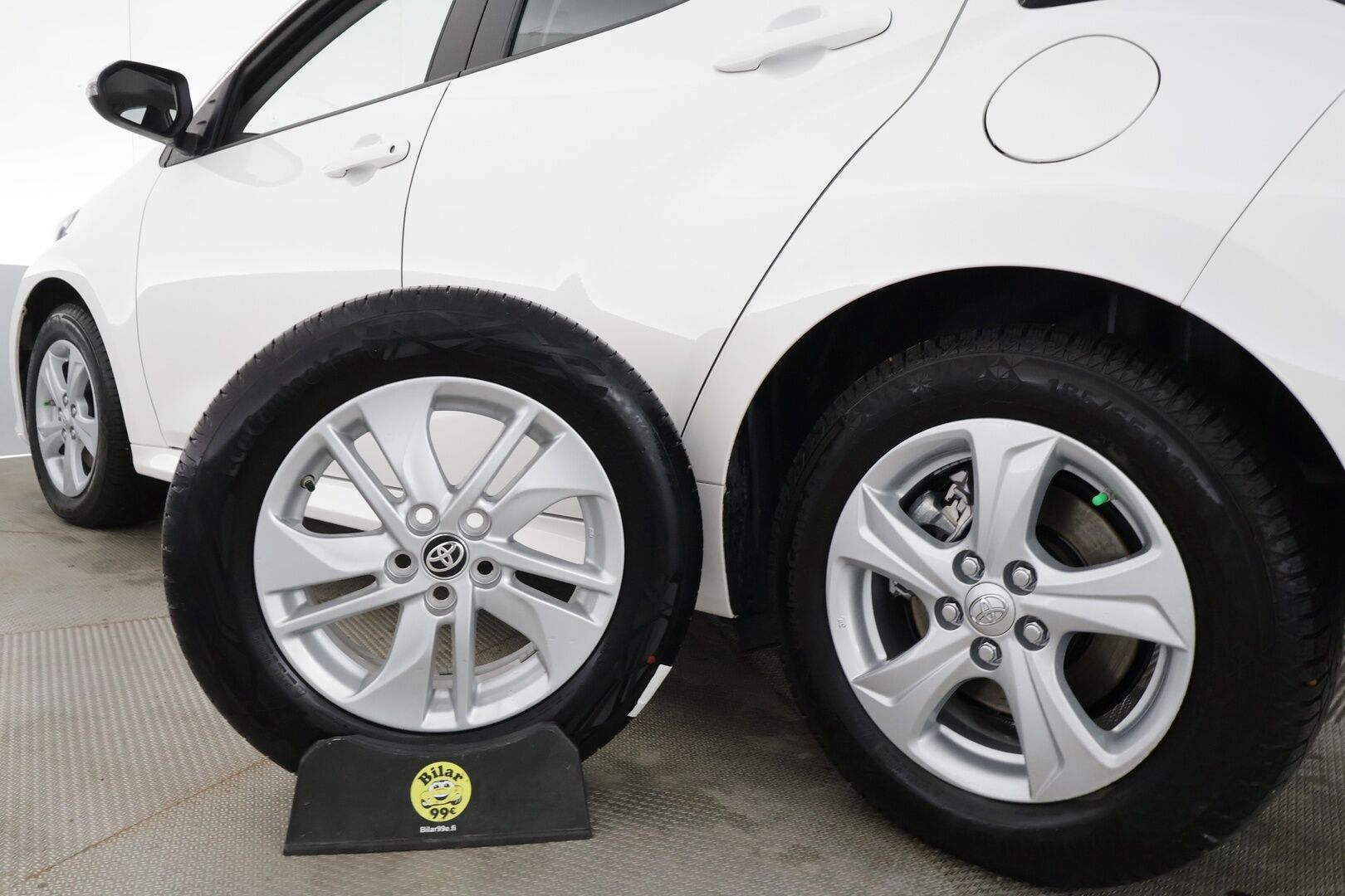 Toyota Yaris 2023 1,5 Hybrid Active - | ACC | P.Kamera | Kaistavahti | Navi | Keyless | Apple&Android | Suomi-auto | Kahdet renkaat | - KORKO VAIN 3,99 %