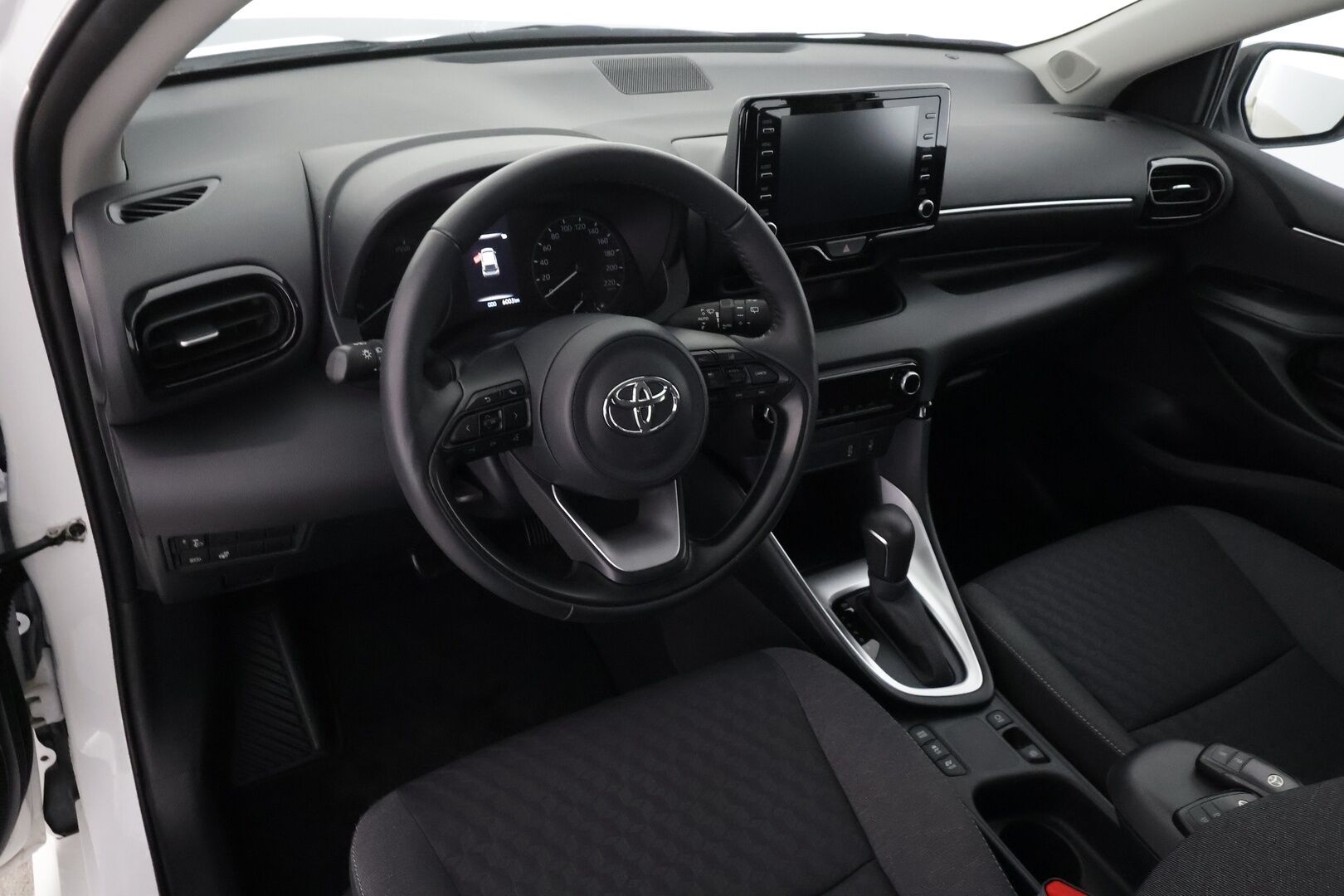 Toyota Yaris 2023 1,5 Hybrid Active - | ACC | P.Kamera | Kaistavahti | Navi | Keyless | Apple&Android | Suomi-auto | Kahdet renkaat | - KORKO VAIN 3,99 %