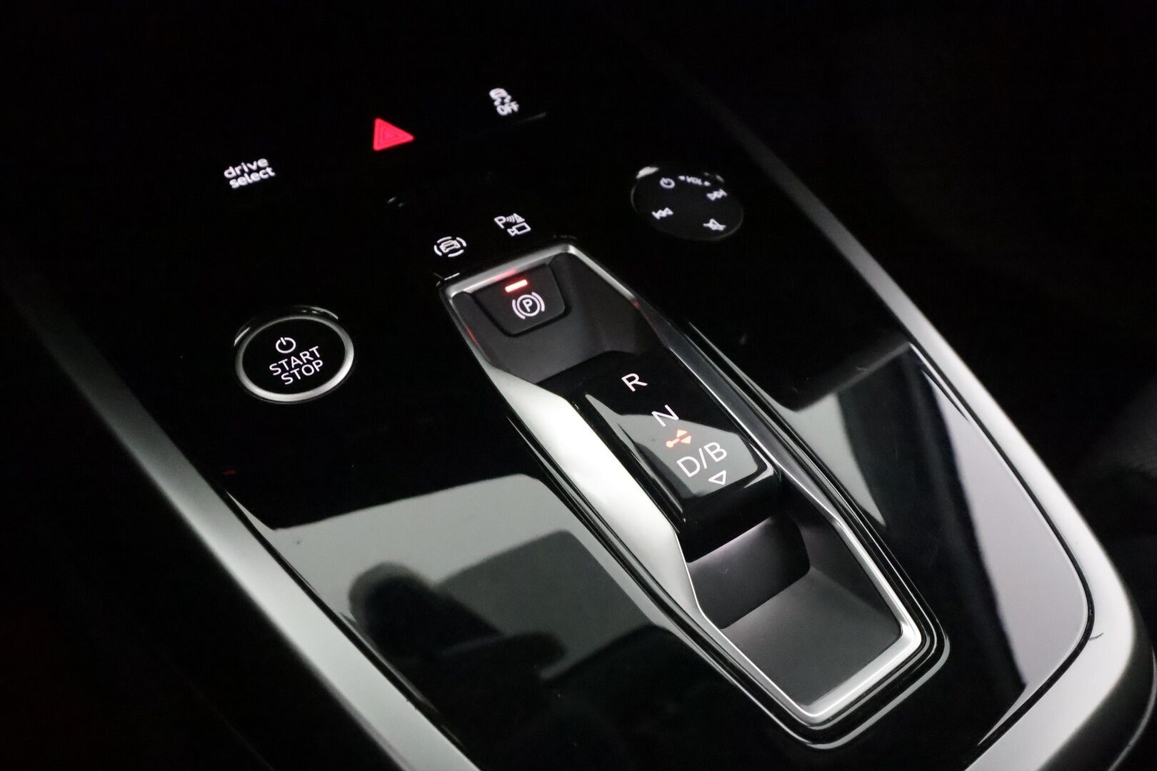 Audi Q4 e-tron 2023 45 e-tron quattro - | ACC | ILP | SONOS | Sporttipenkit | Ambient Light | P.kamera | Sähk. takaluukku | Navi | Digimittaristo | BSM | Kaistavahti | 1-om suomiauto | ALV | 