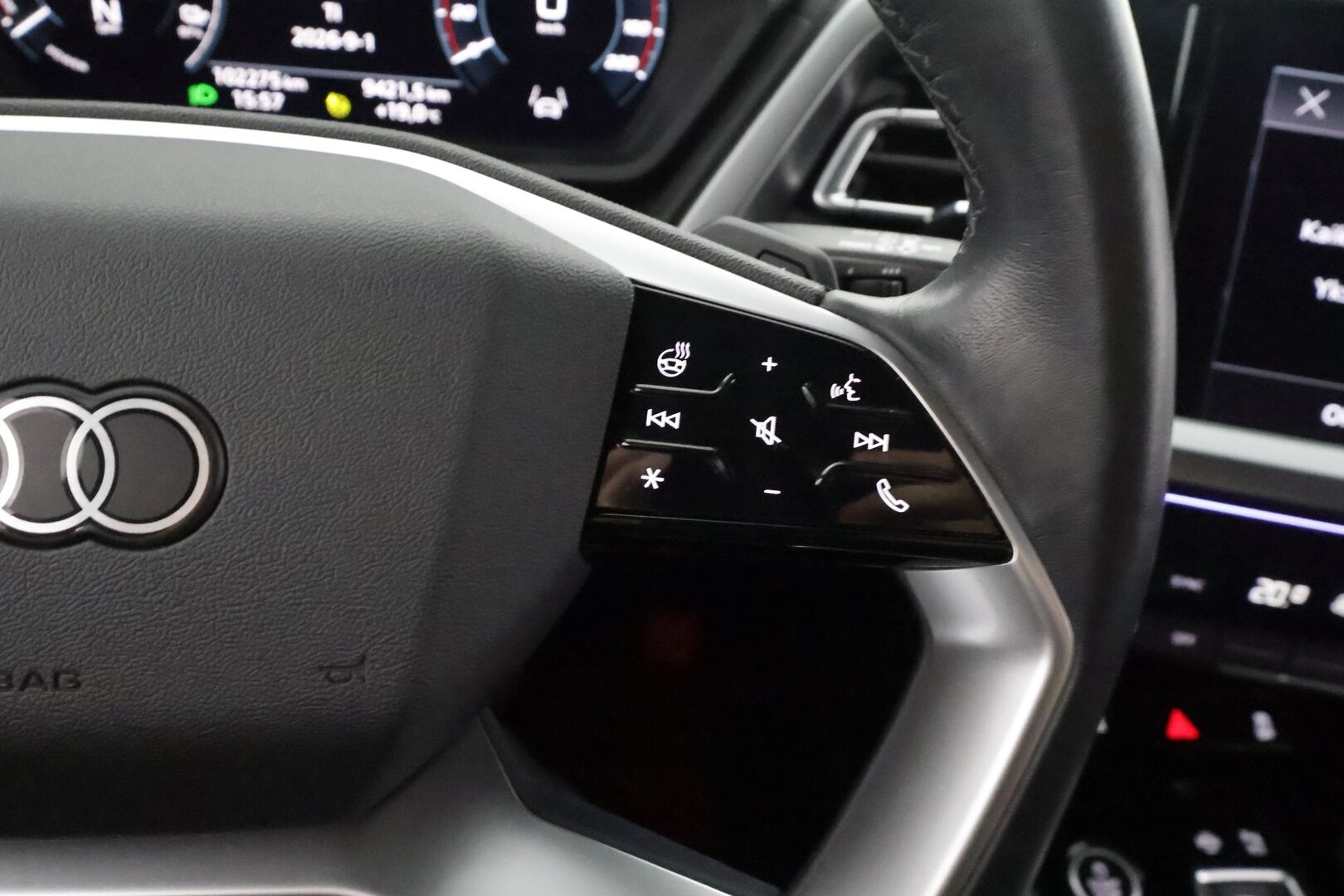 Audi Q4 e-tron 2023 45 e-tron quattro - | ACC | ILP | SONOS | Sporttipenkit | Ambient Light | P.kamera | Sähk. takaluukku | Navi | Digimittaristo | BSM | Kaistavahti | 1-om suomiauto | ALV | 