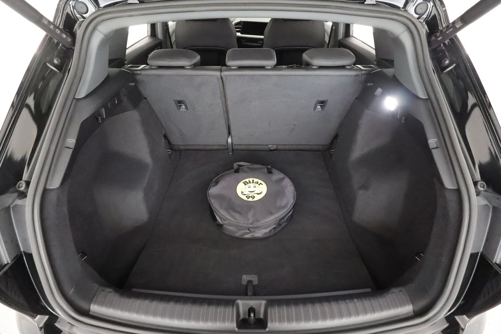 Audi Q4 e-tron 2023 40 e-tron * ACC / ILP / Kaistavahti / P.Kamera / Navi / LED / Sporttipenkit / Sähköluukku / Digimittaristo * - 1.Om Suomi-auto / Akku kuntotarkastettu / Kahdet renkaat aluvanteilla / Merkkihuollettu - HULLUT AVAJAISHULINAT KORKOTARJOUS 3,29 %