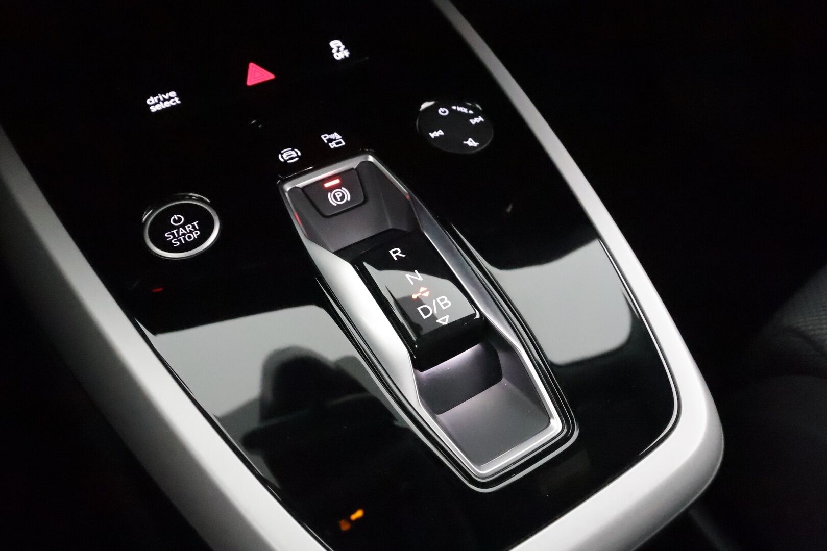 Audi Q4 e-tron 2023 40 e-tron * ACC / ILP / Kaistavahti / P.Kamera / Navi / LED / Sporttipenkit / Sähköluukku / Digimittaristo * - 1.Om Suomi-auto / Akku kuntotarkastettu / Kahdet renkaat aluvanteilla / Merkkihuollettu - HULLUT AVAJAISHULINAT KORKOTARJOUS 3,29 %