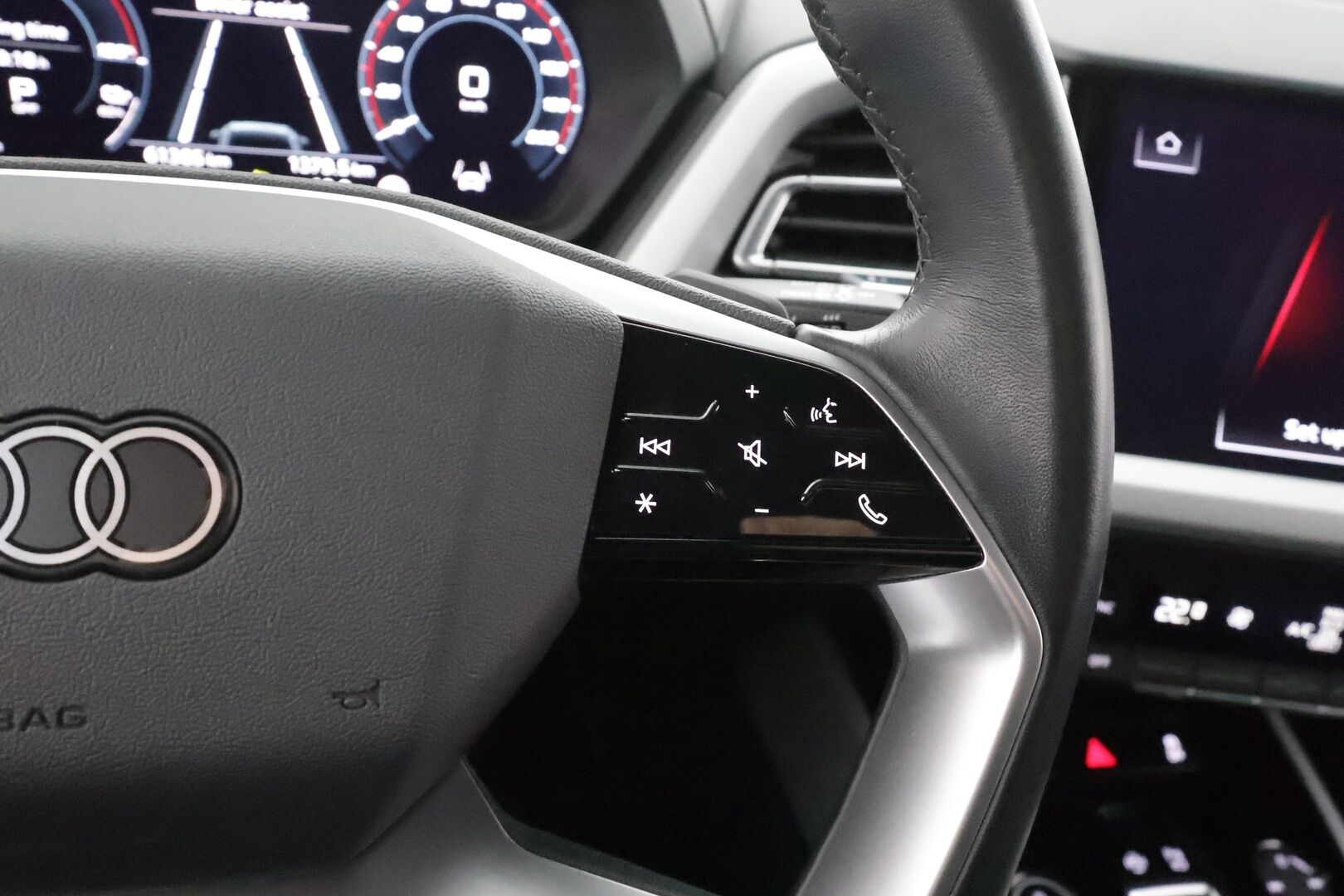 Audi Q4 e-tron 2023 40 e-tron * ACC / ILP / Kaistavahti / P.Kamera / Navi / LED / Sporttipenkit / Sähköluukku / Digimittaristo * - 1.Om Suomi-auto / Akku kuntotarkastettu / Kahdet renkaat aluvanteilla / Merkkihuollettu - HULLUT AVAJAISHULINAT KORKOTARJOUS 3,29 %