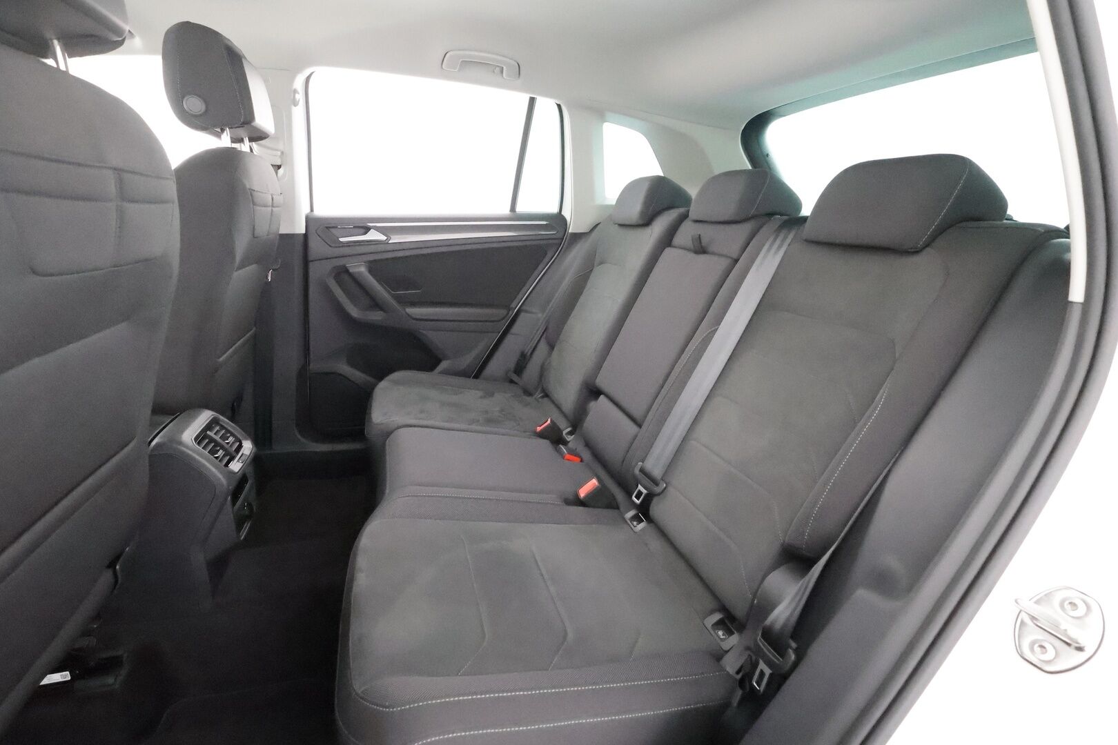 Volkswagen Tiguan 2023 Style Business 1,5 TSI 110 kW DSG-automaatti - | ACC | Webasto | Koukku | IQ.Light | Digimittaristo | Travel Assist | Side Assist | P.kamera | Keyless | Navi | Lämm. ratti | Merkkihuollot | 2x renkaat aluin |