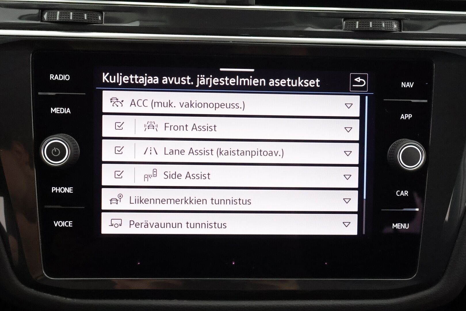 Volkswagen Tiguan 2023 Style Business 1,5 TSI 110 kW DSG-automaatti - | ACC | Webasto | Koukku | IQ.Light | Digimittaristo | Travel Assist | Side Assist | P.kamera | Keyless | Navi | Lämm. ratti | Merkkihuollot | 2x renkaat aluin |