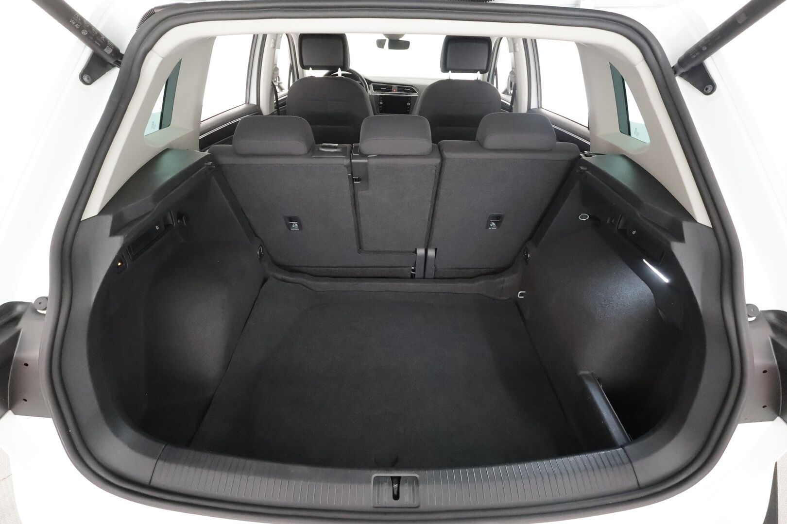 Volkswagen Tiguan 2023 Style Business 1,5 TSI 110 kW DSG-automaatti - | ACC | Webasto | Koukku | IQ.Light | Digimittaristo | Travel Assist | Side Assist | P.kamera | Keyless | Navi | Lämm. ratti | Merkkihuollot | 2x renkaat aluin |
