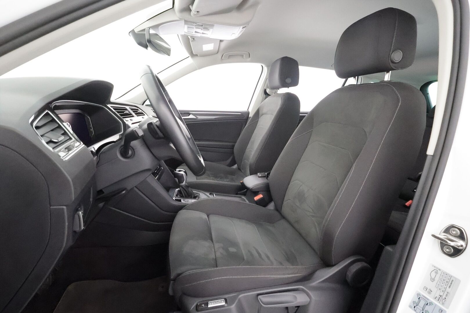 Volkswagen Tiguan 2023 Style Business 1,5 TSI 110 kW DSG-automaatti - | ACC | Webasto | Koukku | IQ.Light | Digimittaristo | Travel Assist | Side Assist | P.kamera | Keyless | Navi | Lämm. ratti | Merkkihuollot | 2x renkaat aluin |