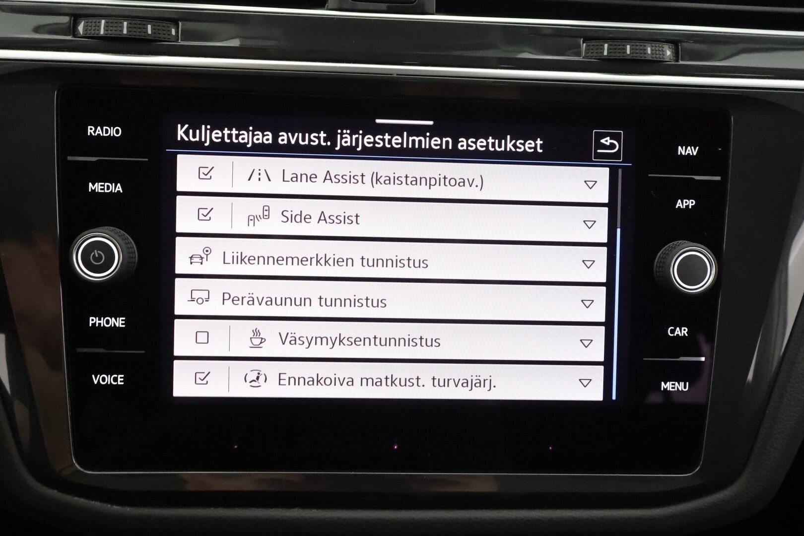 Volkswagen Tiguan 2023 Style Business 1,5 TSI 110 kW DSG-automaatti - | ACC | Webasto | Koukku | IQ.Light | Digimittaristo | Travel Assist | Side Assist | P.kamera | Keyless | Navi | Lämm. ratti | Merkkihuollot | 2x renkaat aluin |
