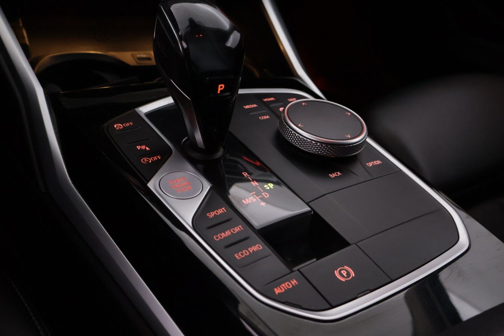 BMW 320 2020 G21 Touring A xDrive Business Sportline *Sporttipenkit / Koukku / Navi / Kaistavahti / S.Luukku / Vakionopeudensäädin* - *Kahdet asialliset renkaat / Fiksut huollot!!*