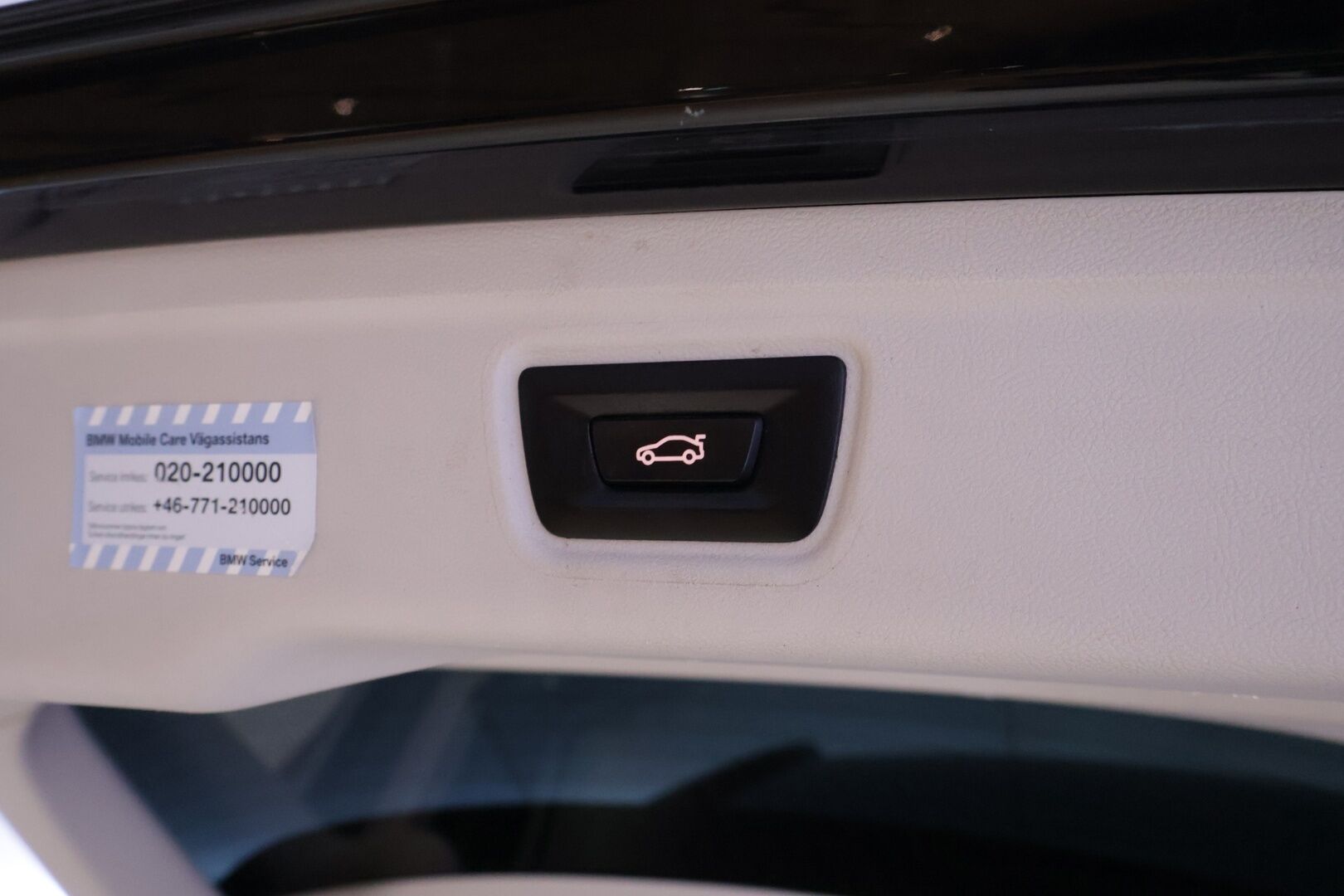 BMW 320 2020 G21 Touring A xDrive Business Sportline *Sporttipenkit / Koukku / Navi / Kaistavahti / S.Luukku / Vakionopeudensäädin* - *Kahdet asialliset renkaat / Fiksut huollot!!*