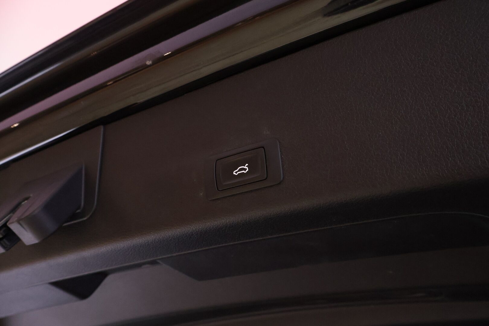 AUDI E-TRON 2020 e-tron 50 *Digimittaristo / Navi / S-Luukku / Koukku / LED* - Juuri huollettu / Merkkiliikkeen huoltohistoria / Huippu nastarenkaat / Koukullinen
