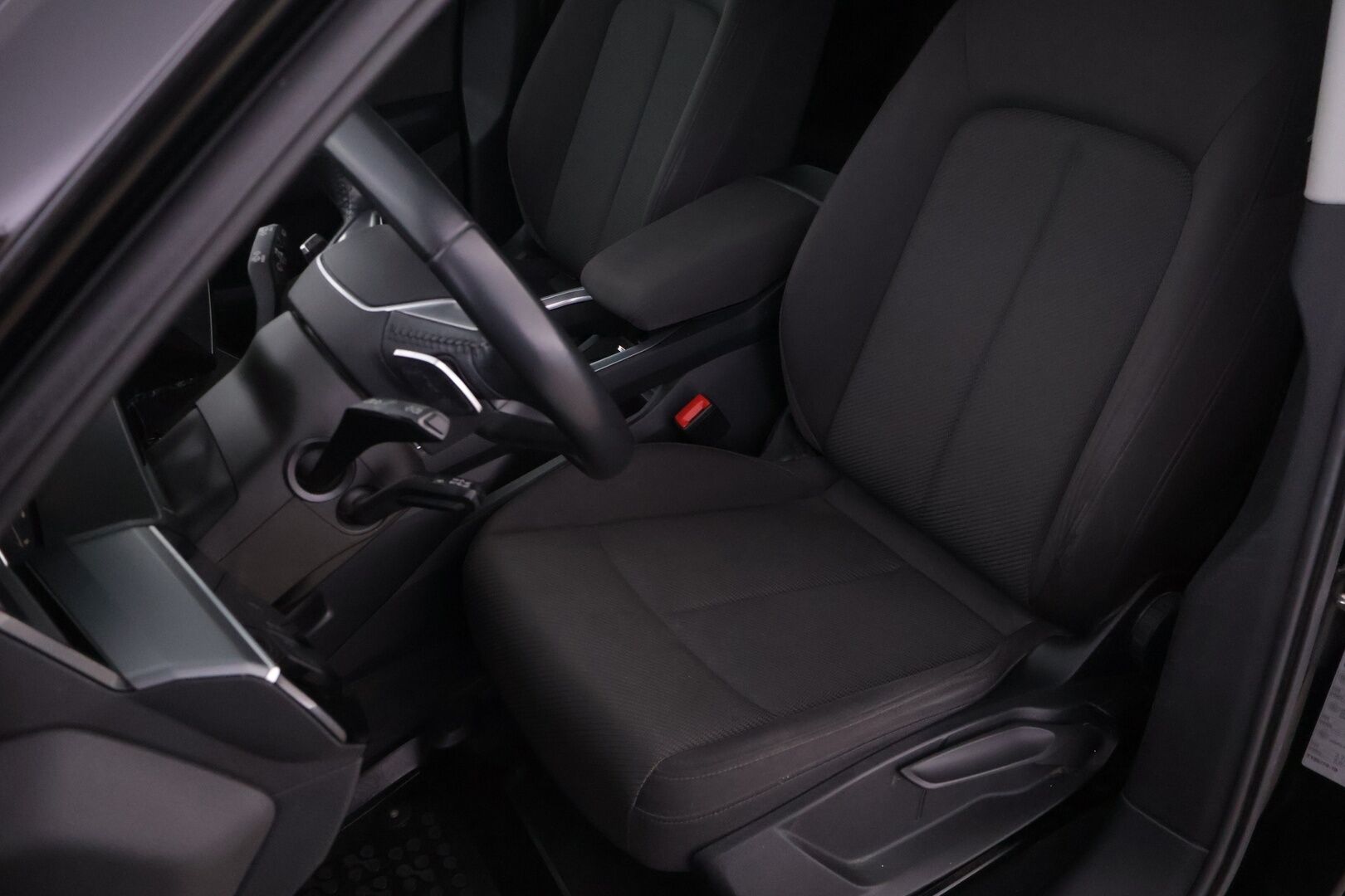 AUDI E-TRON 2020 e-tron 50 *Digimittaristo / Navi / S-Luukku / Koukku / LED* - Juuri huollettu / Merkkiliikkeen huoltohistoria / Huippu nastarenkaat / Koukullinen