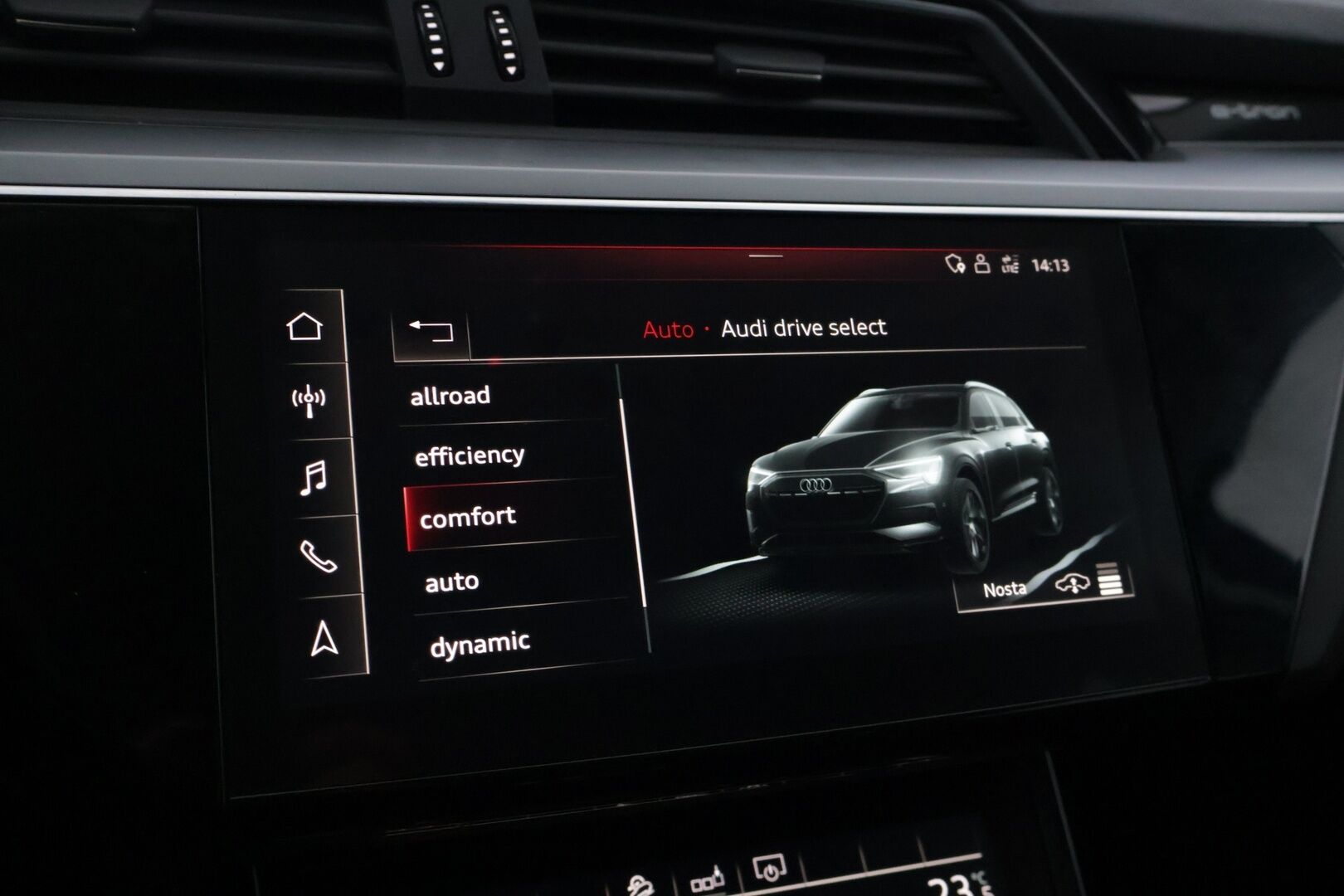 AUDI E-TRON 2020 e-tron 50 *Digimittaristo / Navi / S-Luukku / Koukku / LED* - Juuri huollettu / Merkkiliikkeen huoltohistoria / Huippu nastarenkaat / Koukullinen
