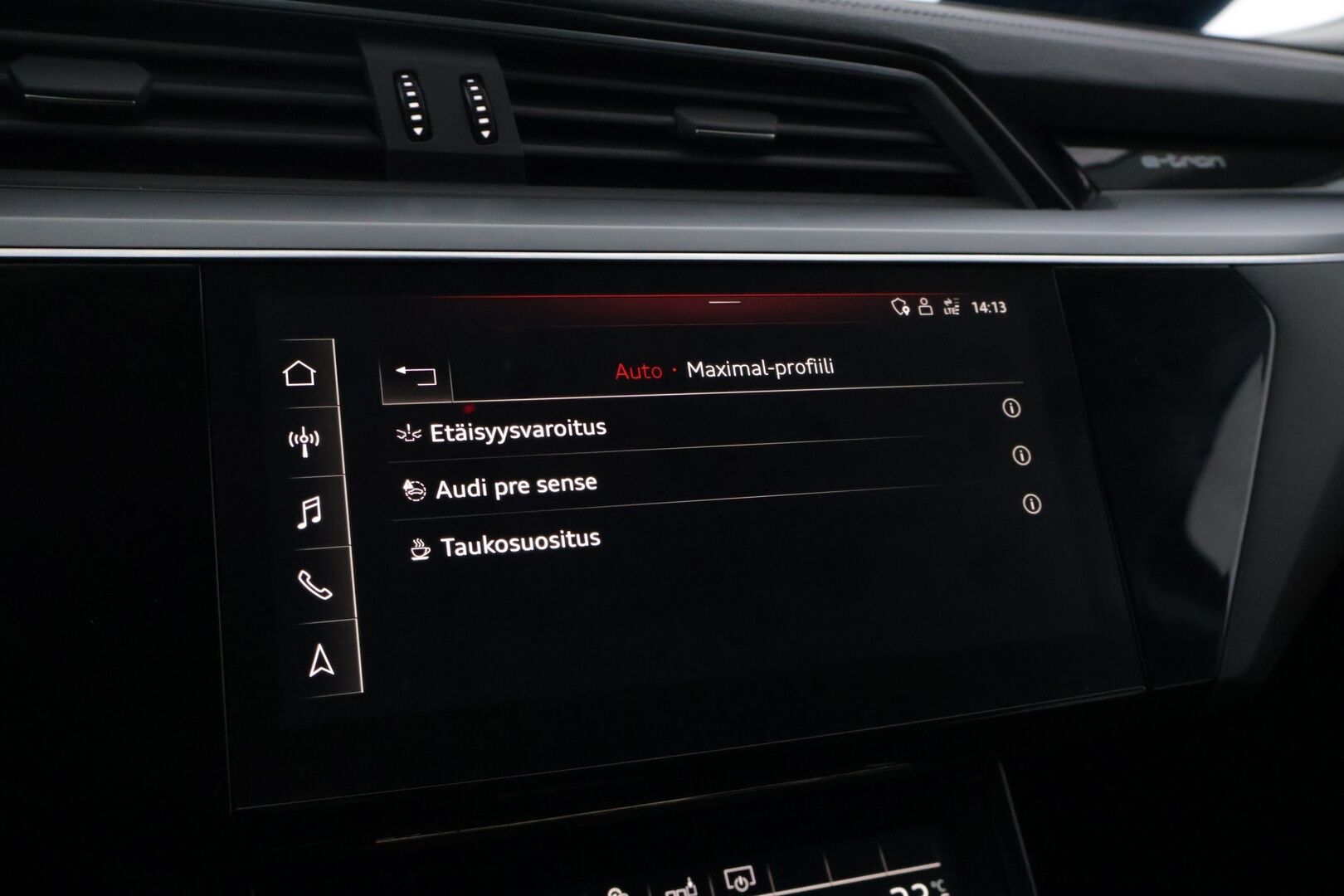 AUDI E-TRON 2020 e-tron 50 *Digimittaristo / Navi / S-Luukku / Koukku / LED* - Juuri huollettu / Merkkiliikkeen huoltohistoria / Huippu nastarenkaat / Koukullinen