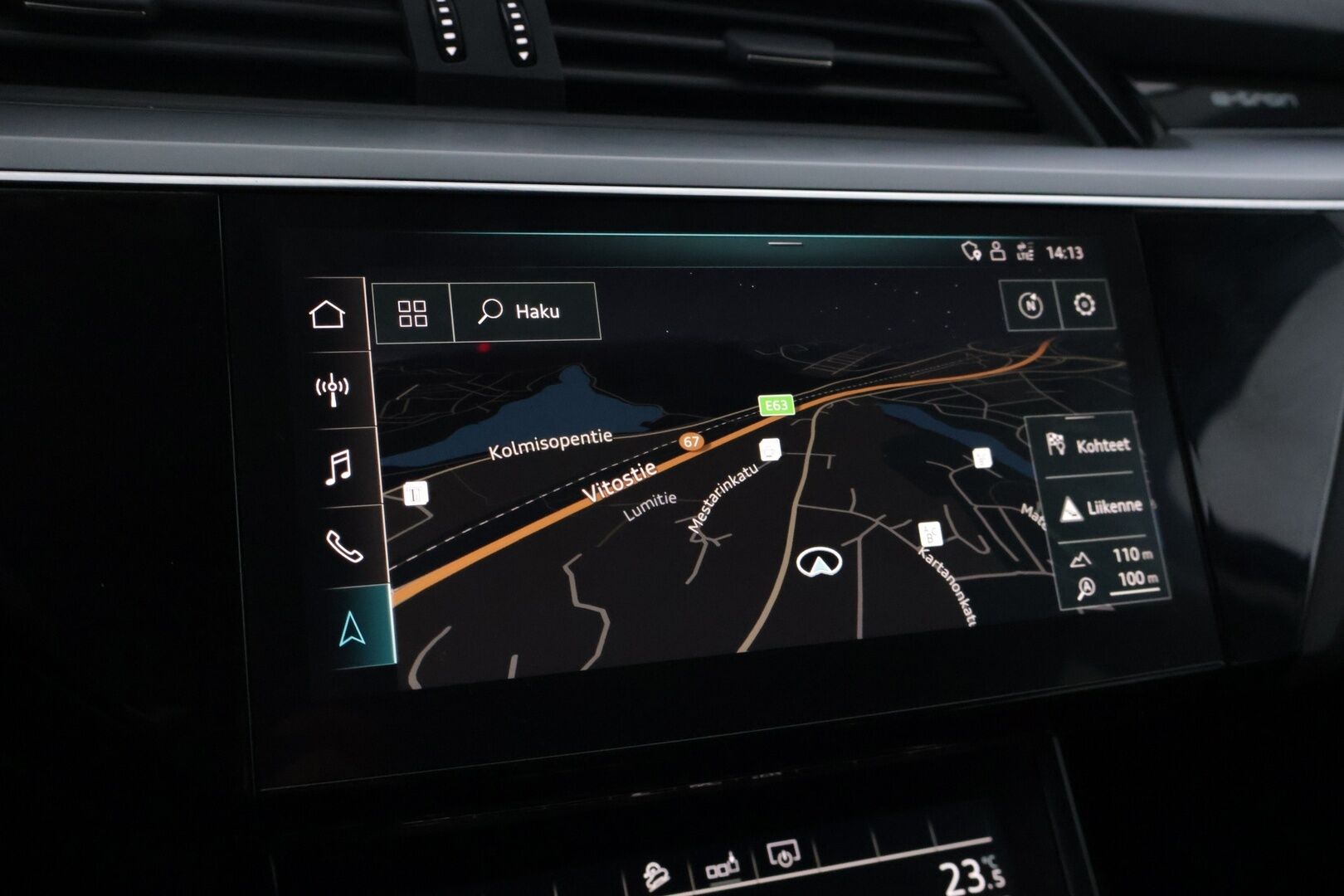 AUDI E-TRON 2020 e-tron 50 *Digimittaristo / Navi / S-Luukku / Koukku / LED* - Juuri huollettu / Merkkiliikkeen huoltohistoria / Huippu nastarenkaat / Koukullinen