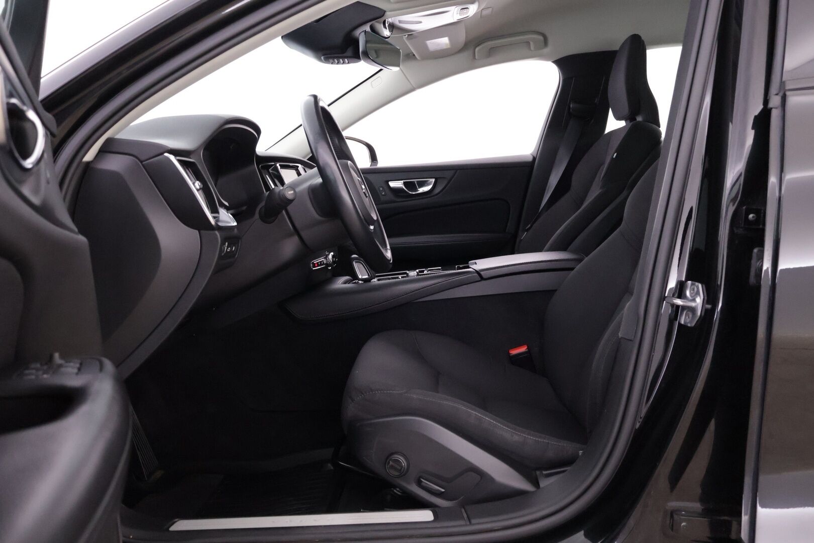 Volvo V60 2020 T6 TwE AWD Momentum aut *Webasto / VOC / Pilot Assist / Adapt. vakkari* - Kahdet renkaat / Jakopää tehty