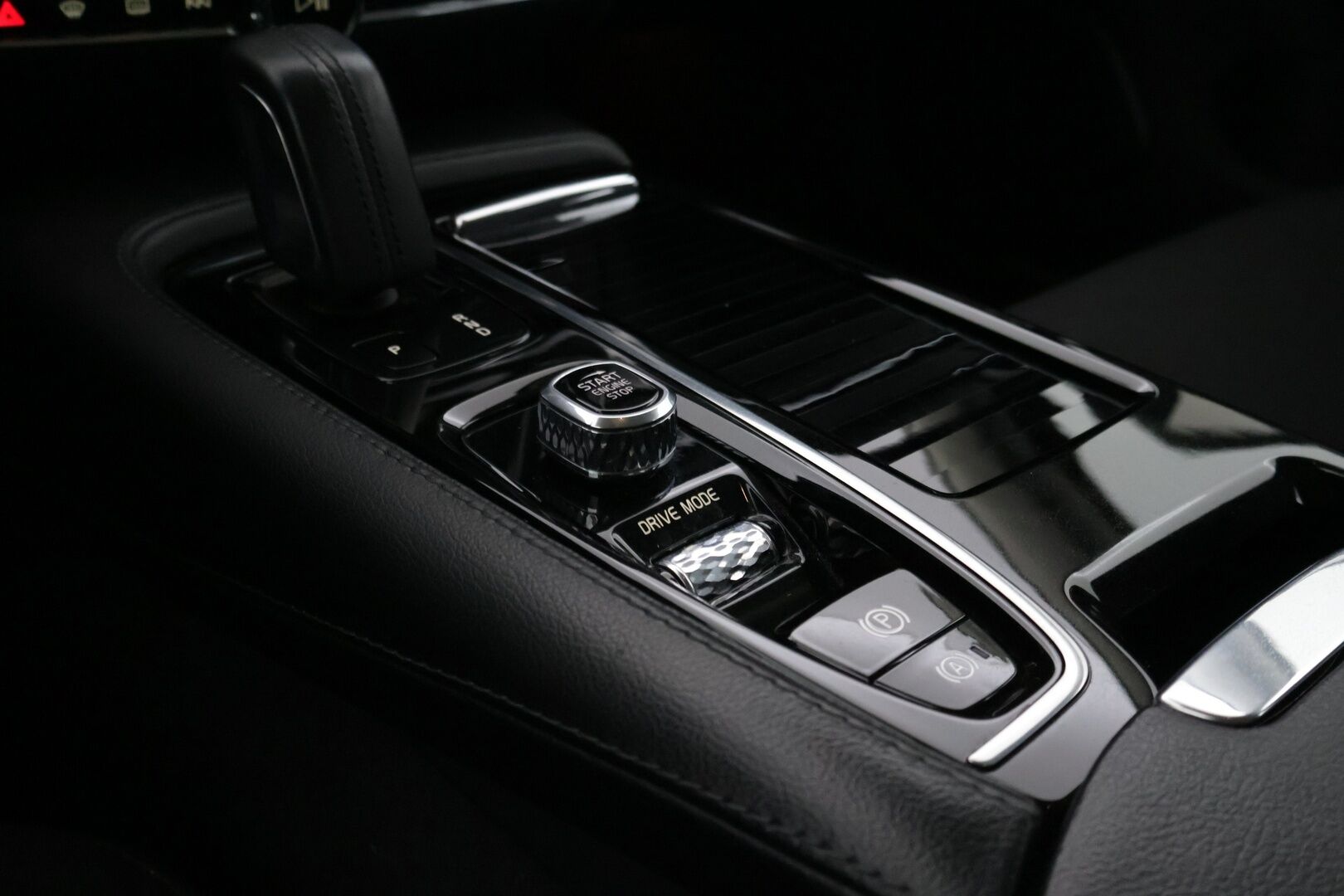 Volvo V60 2020 T6 TwE AWD Momentum aut *Webasto / VOC / Pilot Assist / Adapt. vakkari* - Kahdet renkaat / Jakopää tehty - HULLUT BLACKWEEK JATKOT - KORKOTARJOUS 2,49%