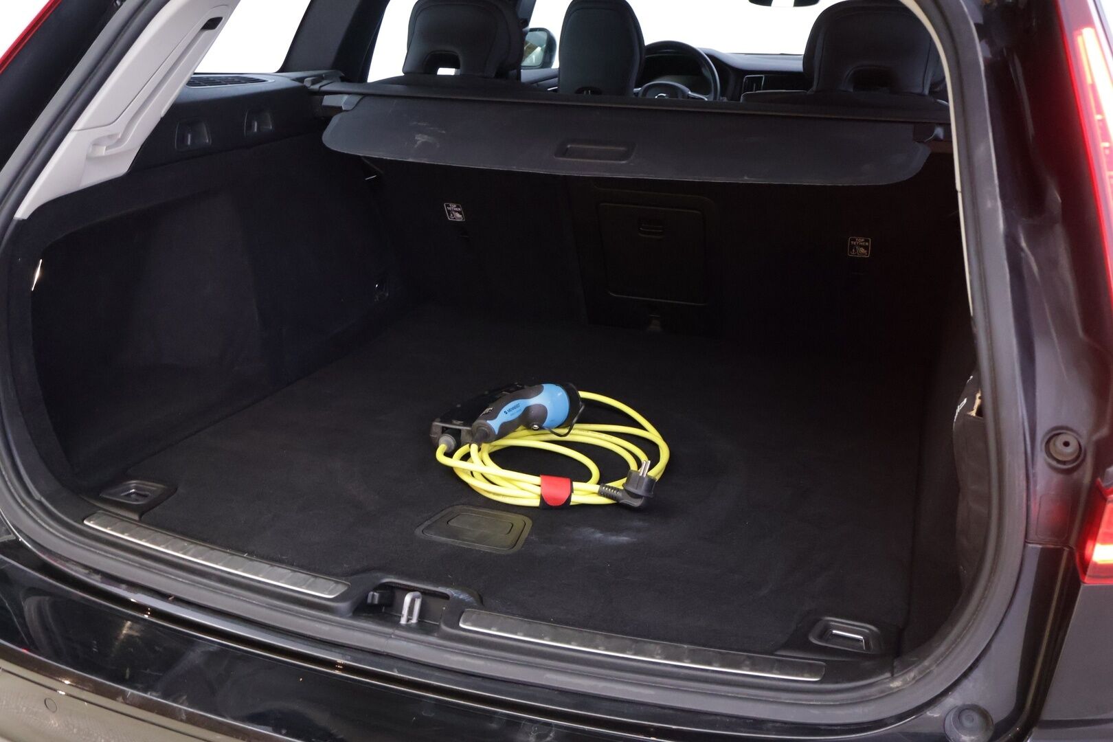 Volvo V60 2020 T6 TwE AWD Momentum aut *Webasto / VOC / Pilot Assist / Adapt. vakkari* - Kahdet renkaat / Jakopää tehty