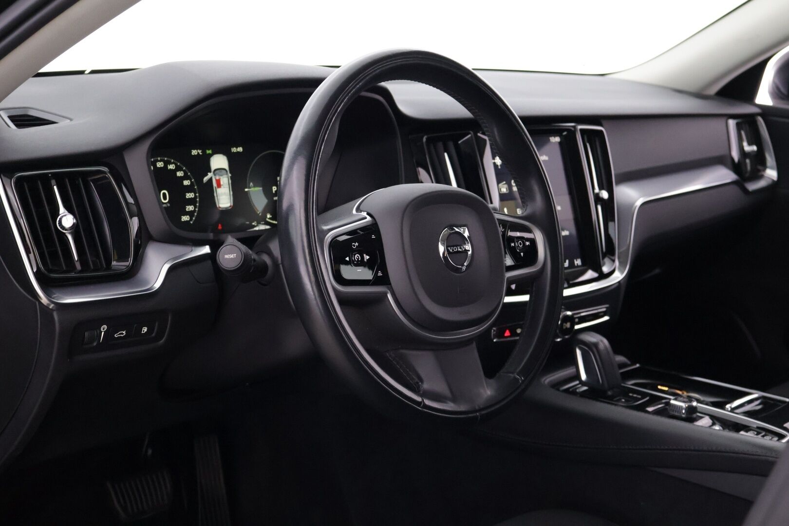 Volvo V60 2020 T6 TwE AWD Momentum aut *Webasto / VOC / Pilot Assist / Adapt. vakkari* - Kahdet renkaat / Jakopää tehty