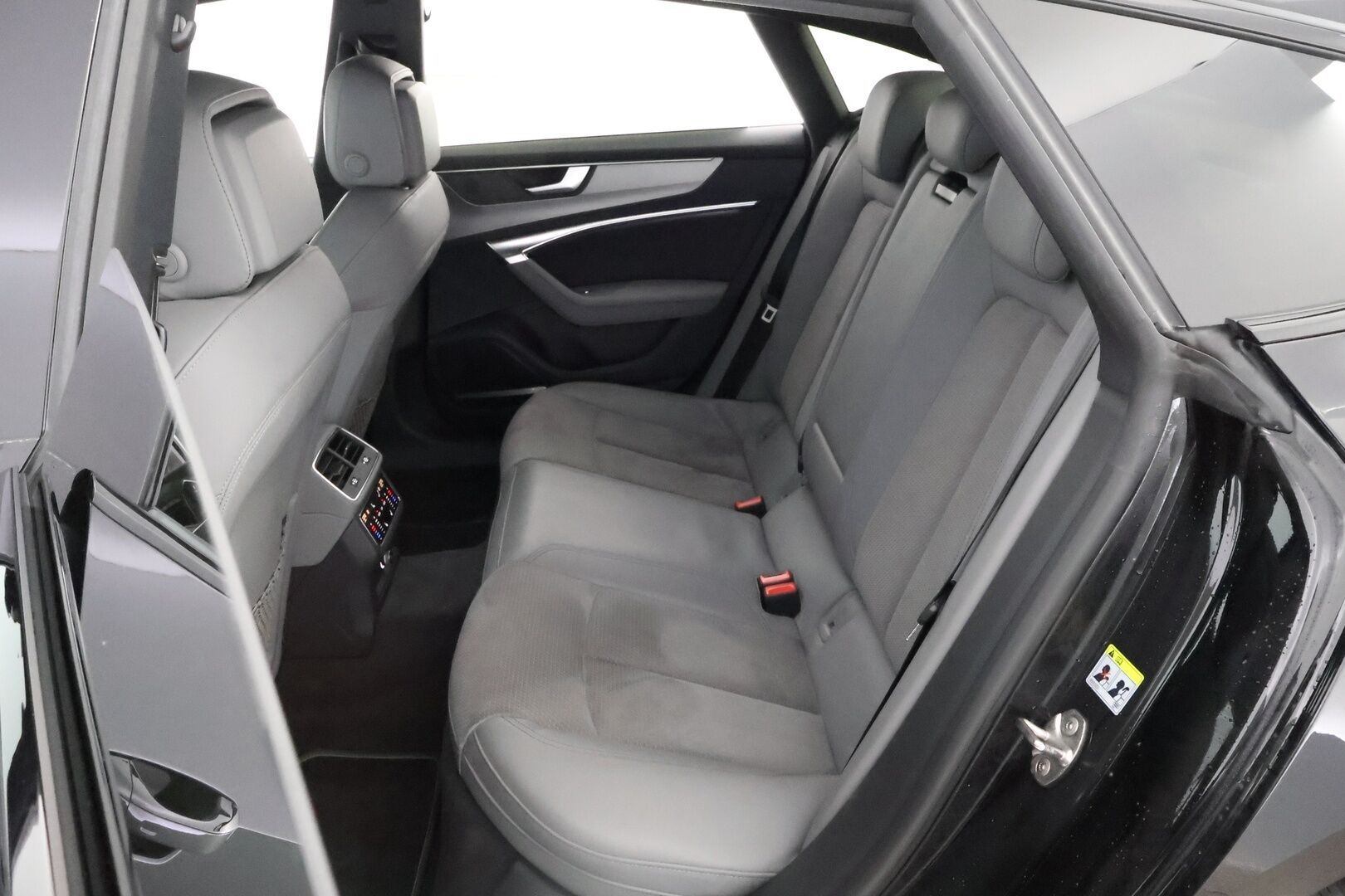 Audi A7 2020 Business Sport 55 TFSI e quattro S tronic S-Line *  Bang & Olufsen 3D / Adapt.Vakkari / Koukku / Matrix LED / Night Vision / Nahka-Alcantara - Akku kuntotarkastettu / ALV / 360-Kamera / Supervarusteltu! - HULLU BLACKWEEK KORKOTARJOUS 2,49%