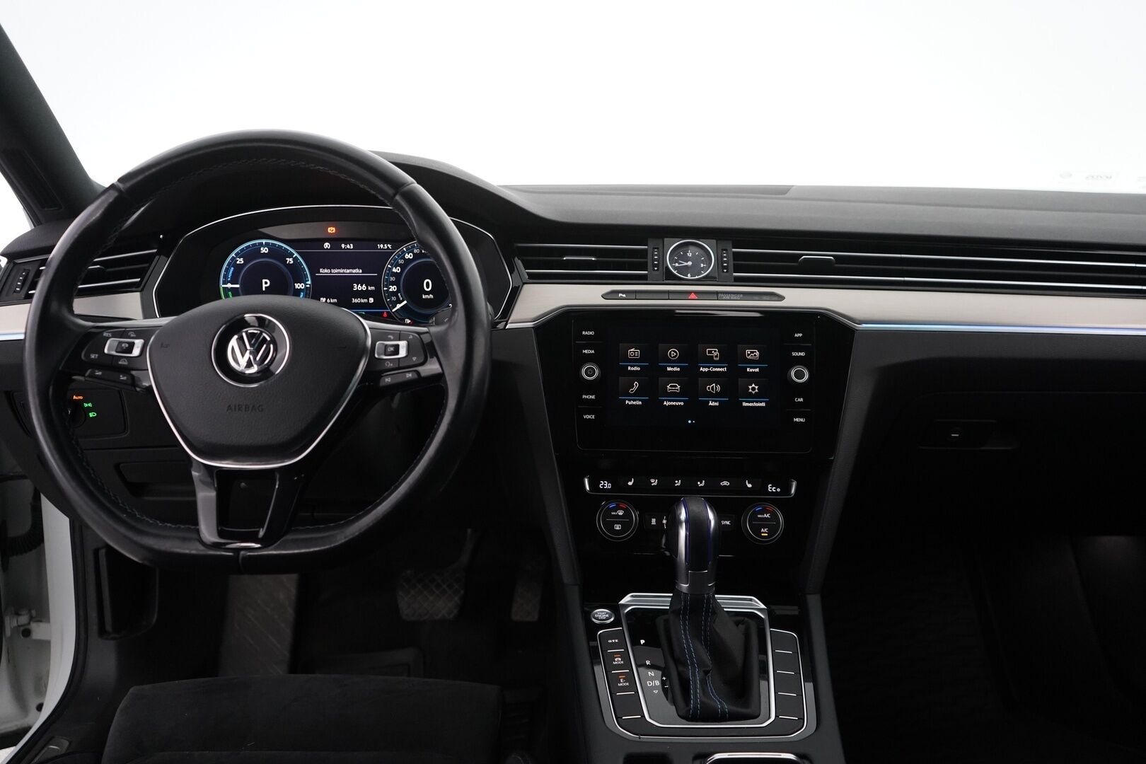 Volkswagen Passat 2018 Variant GTE Plug-In Hybrid 160 kW (218 hv) DSG-automaatti *ACC / Kamera / Koukku / Weba / ergoComfort* - Kahdet renkaat alumiinivantein / Juuri huollettu / Seuraava katsastus 23.7.2027 / Akku kuntotarkastettu - HULLU BLACKWEEK KORKOTARJOUS 2,49%