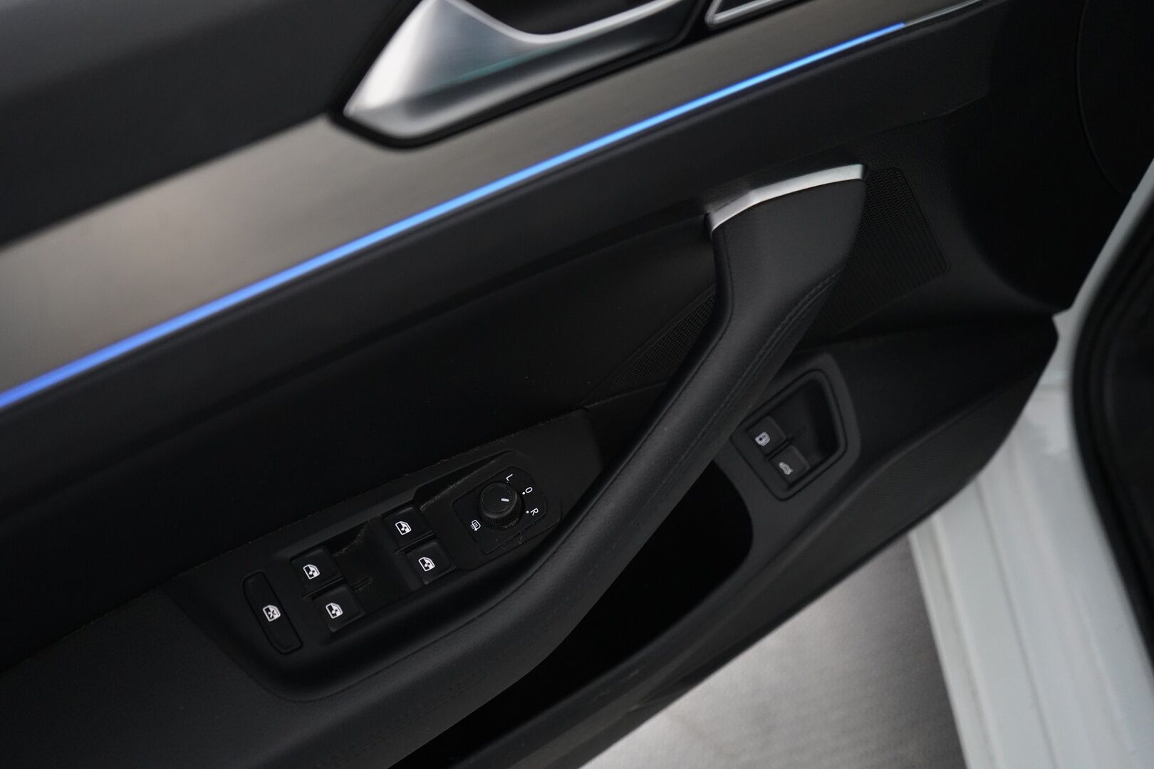 Volkswagen Passat 2018 Variant GTE Plug-In Hybrid 160 kW (218 hv) DSG-automaatti *ACC / Kamera / Koukku / Weba / ergoComfort* - Kahdet renkaat alumiinivantein / Juuri huollettu / Seuraava katsastus 23.7.2027 / Akku kuntotarkastettu - HULLU BLACKWEEK KORKOTARJOUS 2,49%