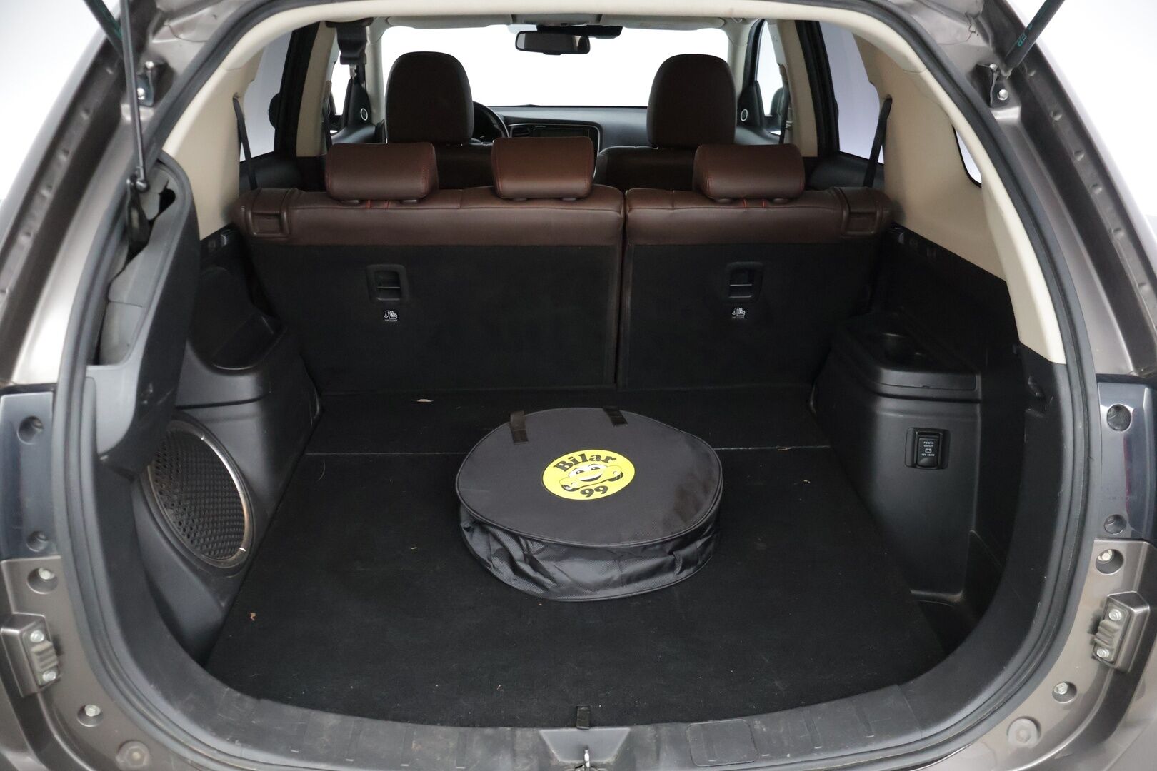 Mitsubishi Outlander PHEV 2017 Instyle 4WD 5P * 360-Kamera / Rockford / Adapt.Vakkari / Nahkasisusta / Sähkökontti / Lämmitettävä tuulilasi * - Merkkihuollettu / 2x Renkaat & Vanteet / Kattoluukku / Ratinlämmitin / BLIS 