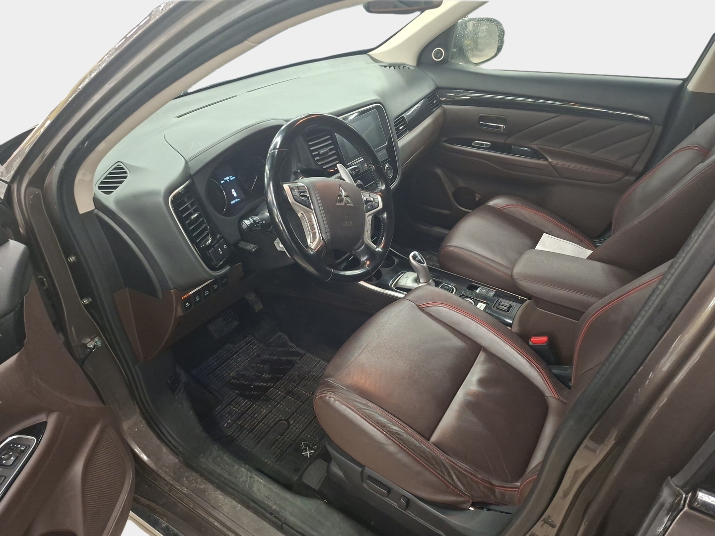 Mitsubishi Outlander PHEV 2017 Instyle 4WD 5P * 360-Kamera / Rockford / Adapt.Vakkari / Nahkasisusta / Sähkökontti / Lämmitettävä tuulilasi * - Merkkihuollettu / 2x Renkaat & Vanteet / Kattoluukku / Ratinlämmitin / BLIS - HULLU BLACKWEEK KORKOTARJOUS 2,49%