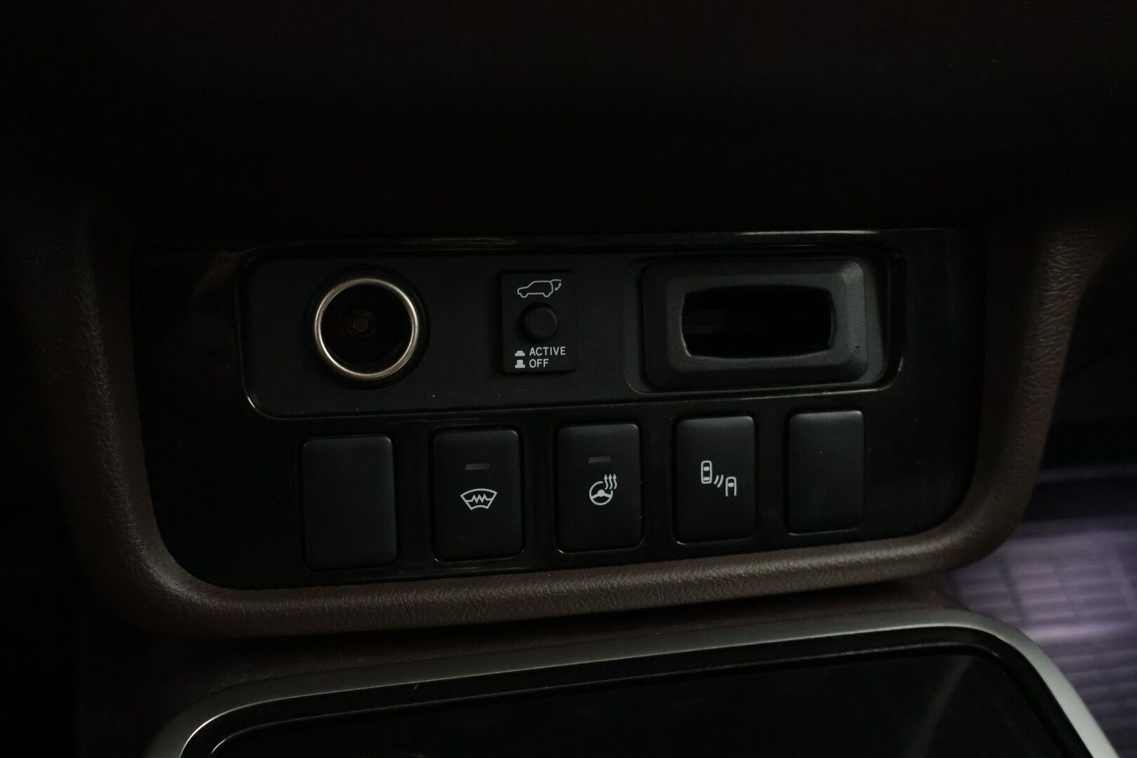 Mitsubishi Outlander PHEV 2017 Instyle 4WD 5P * 360-Kamera / Rockford / Adapt.Vakkari / Nahkasisusta / Sähkökontti / Lämmitettävä tuulilasi * - Merkkihuollettu / 2x Renkaat & Vanteet / Kattoluukku / Ratinlämmitin / BLIS 