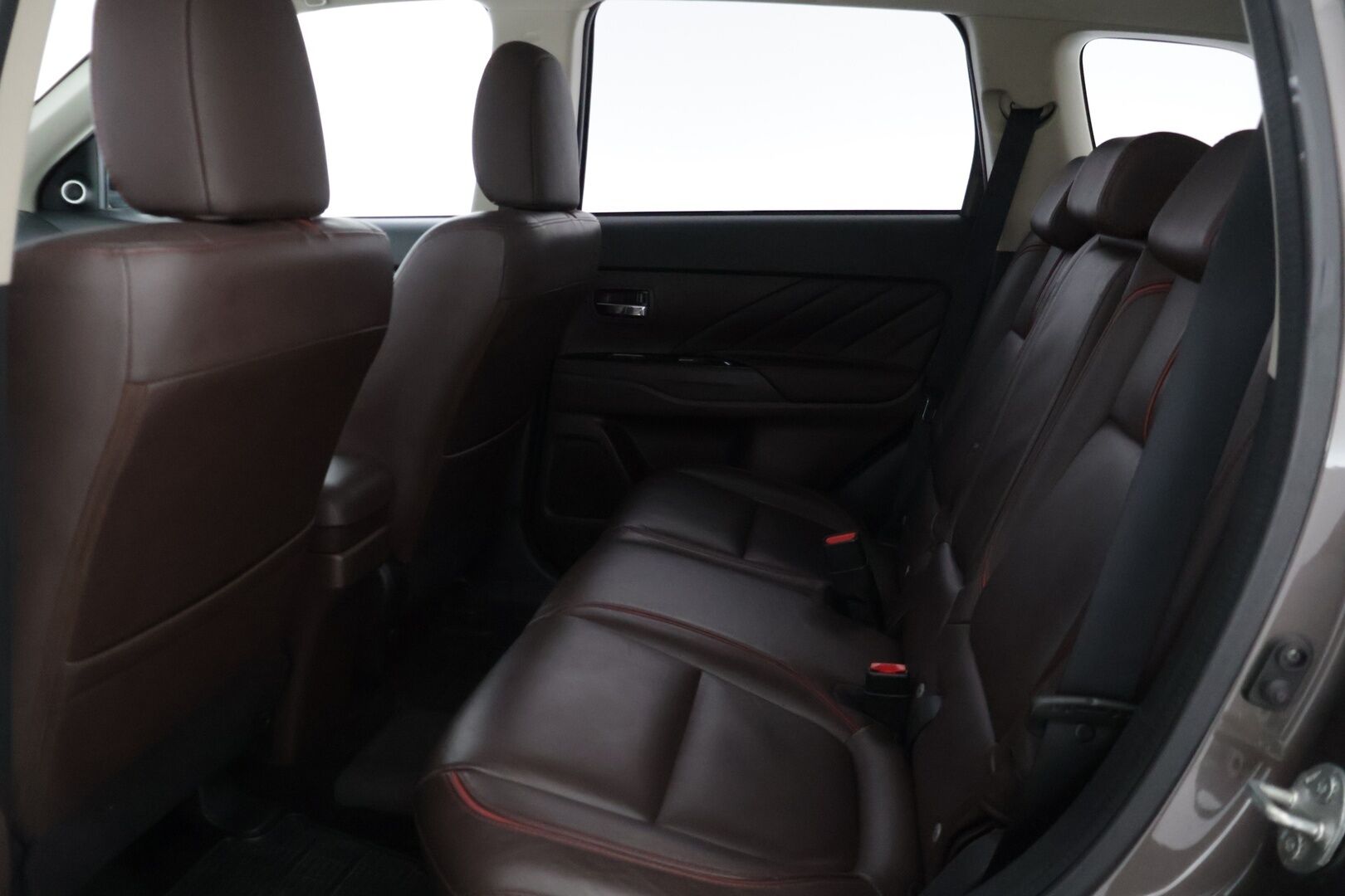 Mitsubishi Outlander PHEV 2017 Instyle 4WD 5P * 360-Kamera / Rockford / Adapt.Vakkari / Nahkasisusta / Sähkökontti / Lämmitettävä tuulilasi * - Merkkihuollettu / 2x Renkaat & Vanteet / Kattoluukku / Ratinlämmitin / BLIS 