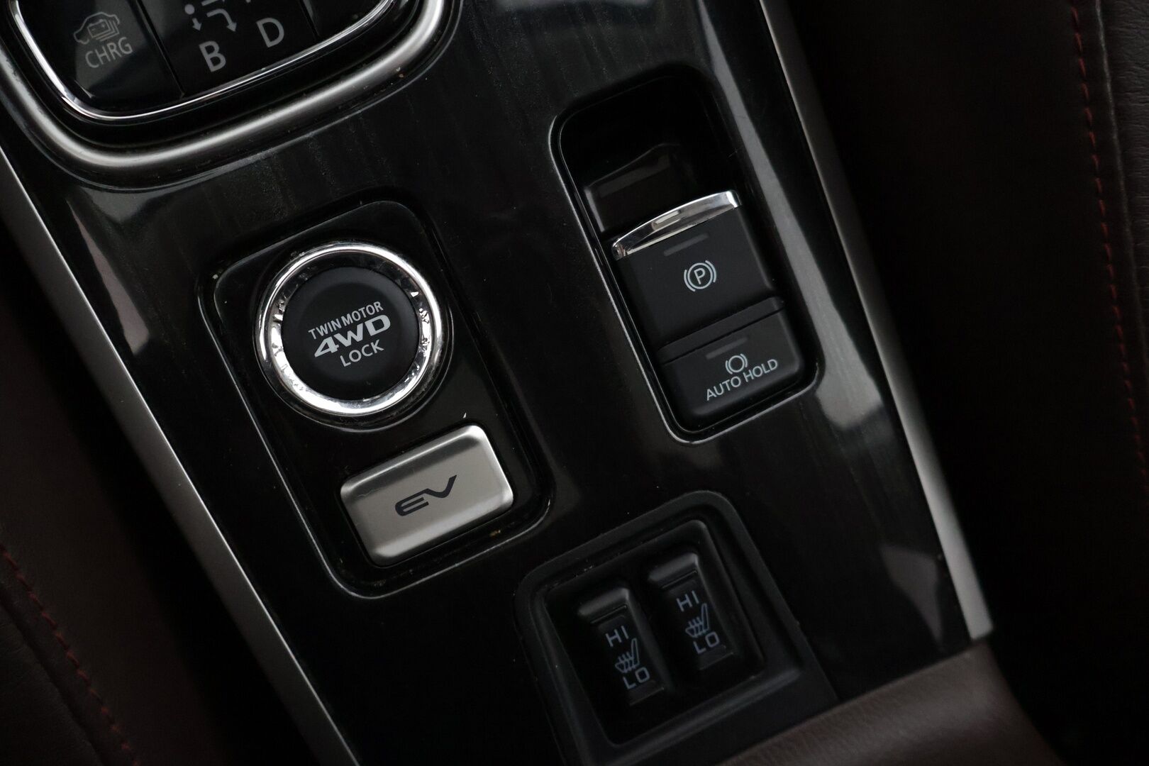 Mitsubishi Outlander PHEV 2017 Instyle 4WD 5P * 360-Kamera / Rockford / Adapt.Vakkari / Nahkasisusta / Sähkökontti / Lämmitettävä tuulilasi * - Merkkihuollettu / 2x Renkaat & Vanteet / Kattoluukku / Ratinlämmitin / BLIS 