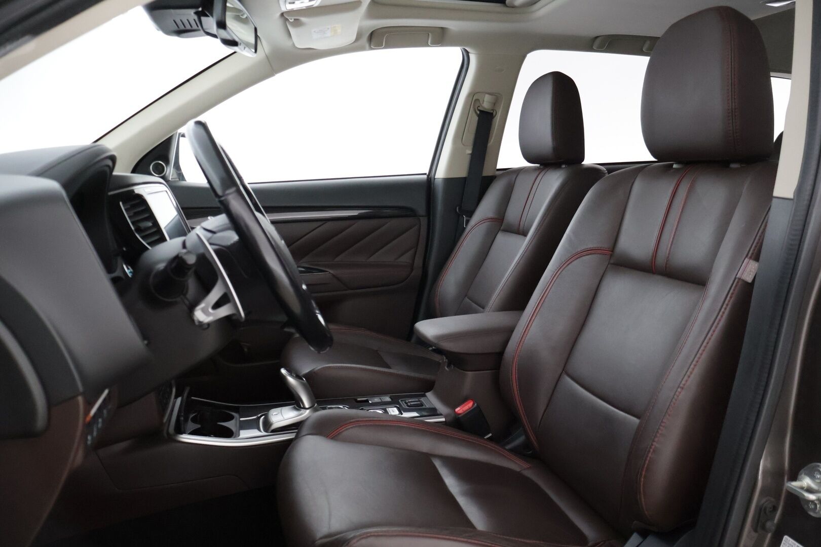 Mitsubishi Outlander PHEV 2017 Instyle 4WD 5P * 360-Kamera / Rockford / Adapt.Vakkari / Nahkasisusta / Sähkökontti / Lämmitettävä tuulilasi * - Merkkihuollettu / 2x Renkaat & Vanteet / Kattoluukku / Ratinlämmitin / BLIS 