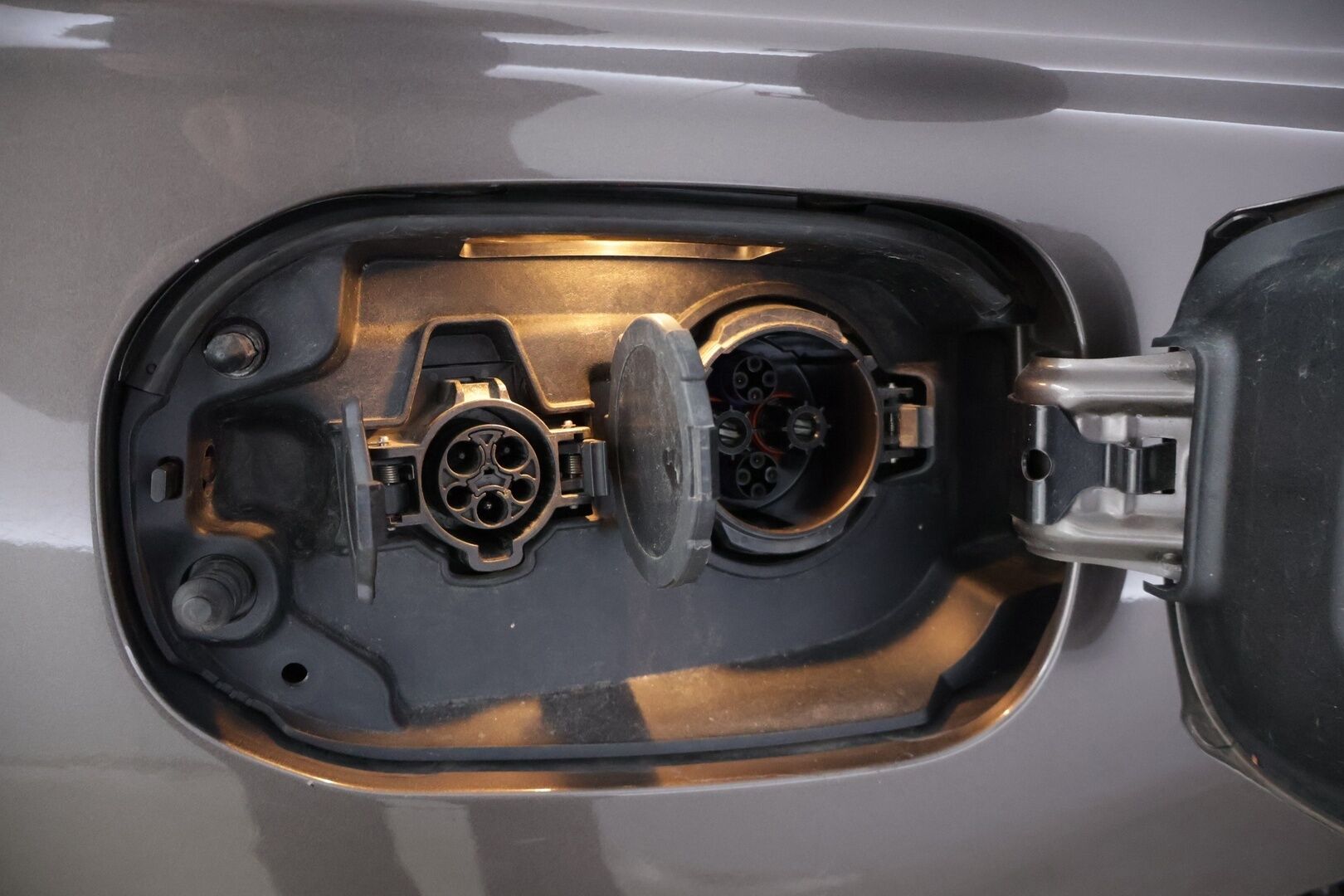 Mitsubishi Outlander PHEV 2017 Instyle 4WD 5P * 360-Kamera / Rockford / Adapt.Vakkari / Nahkasisusta / Sähkökontti / Lämmitettävä tuulilasi * - Merkkihuollettu / 2x Renkaat & Vanteet / Kattoluukku / Ratinlämmitin / BLIS 