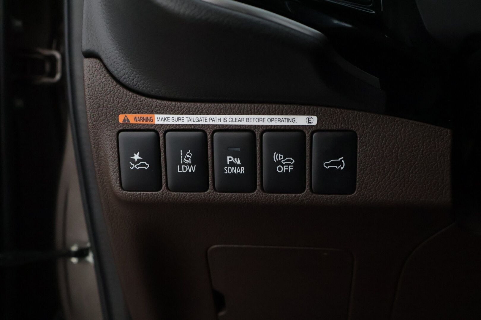 Mitsubishi Outlander PHEV 2017 Instyle 4WD 5P * 360-Kamera / Rockford / Adapt.Vakkari / Nahkasisusta / Sähkökontti / Lämmitettävä tuulilasi * - Merkkihuollettu / 2x Renkaat & Vanteet / Kattoluukku / Ratinlämmitin / BLIS 