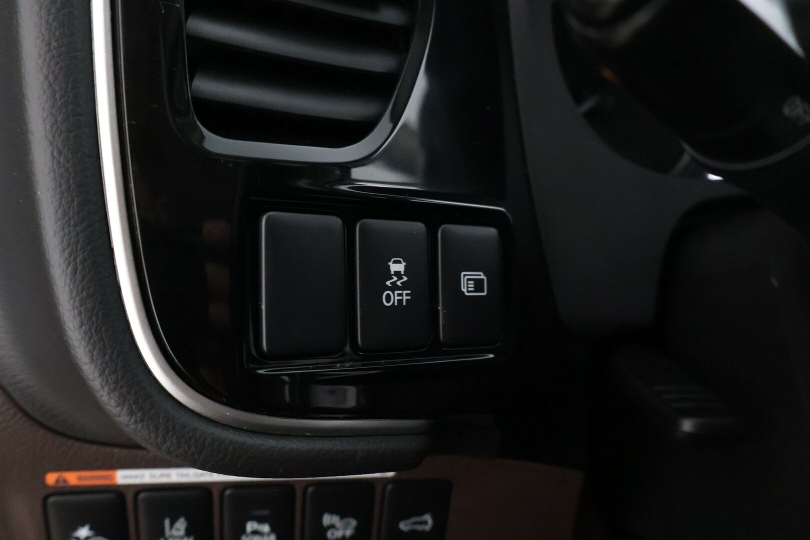 Mitsubishi Outlander PHEV 2017 Instyle 4WD 5P * 360-Kamera / Rockford / Adapt.Vakkari / Nahkasisusta / Sähkökontti / Lämmitettävä tuulilasi * - Merkkihuollettu / 2x Renkaat & Vanteet / Kattoluukku / Ratinlämmitin / BLIS 