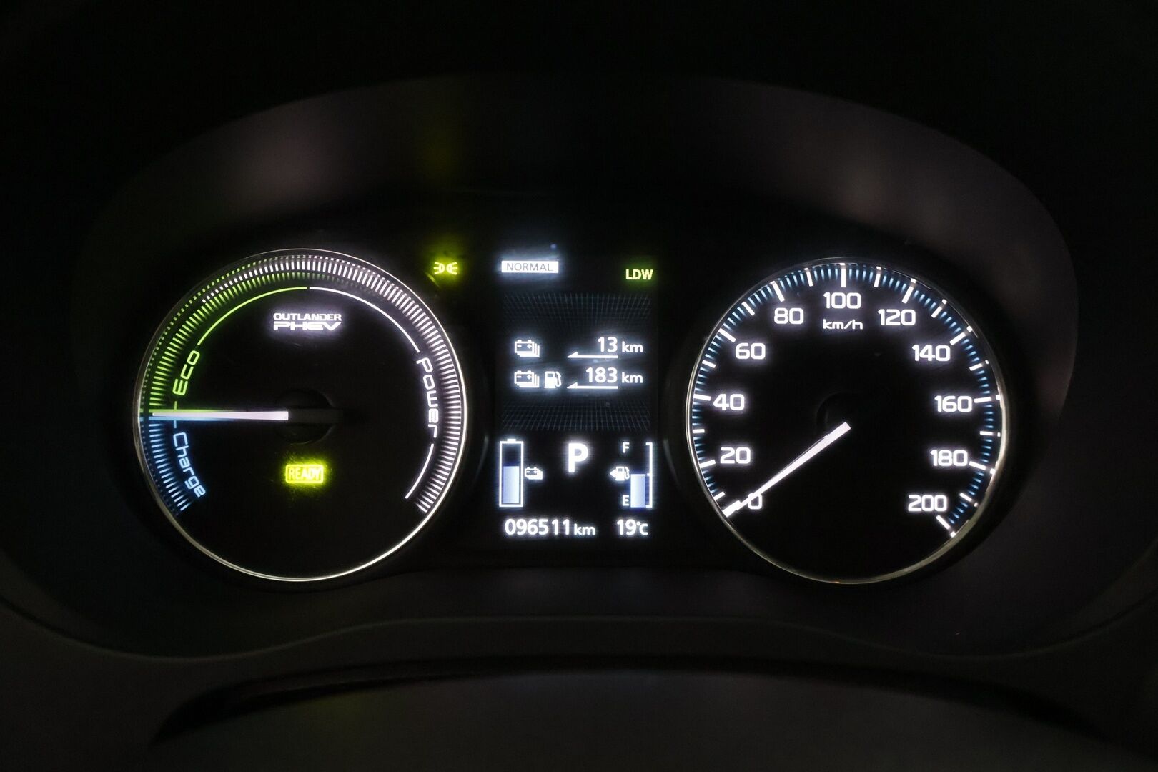 Mitsubishi Outlander PHEV 2017 Instyle 4WD 5P * 360-Kamera / Rockford / Adapt.Vakkari / Nahkasisusta / Sähkökontti / Lämmitettävä tuulilasi * - Merkkihuollettu / 2x Renkaat & Vanteet / Kattoluukku / Ratinlämmitin / BLIS 