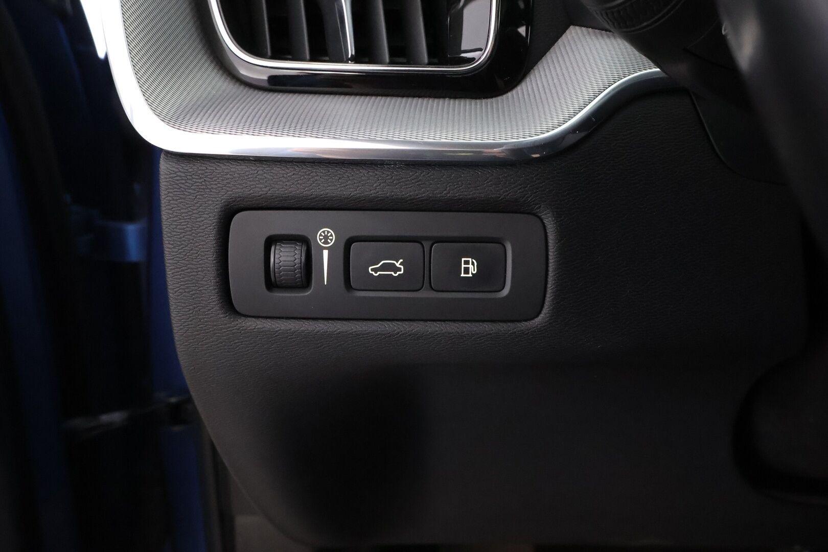 Volvo XC60 2020 T8 TwE AWD R-Design aut * Webasto / Harman&Kardon / Panorama / Vetokoukku / Peruutuskamera / Ratinlämmitys - Jakopää juuri tehty / Navi / 2x Hyvät renkaat!