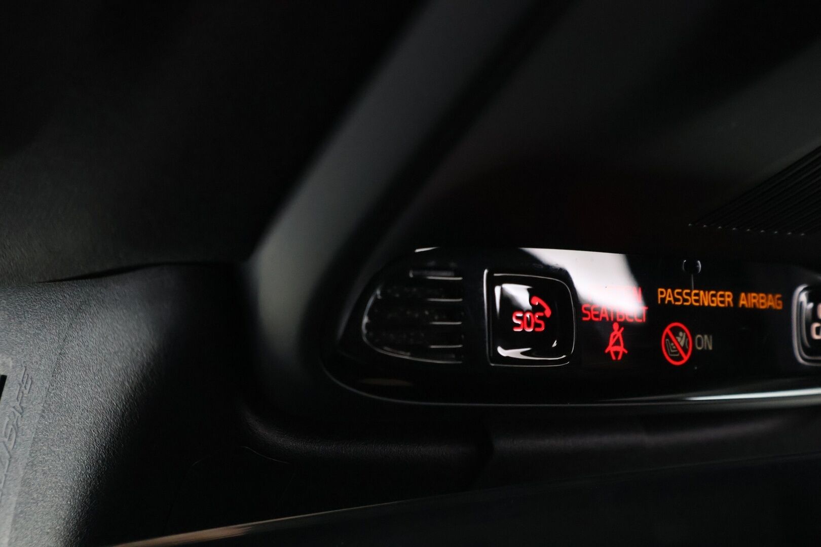 Volvo XC60 2020 T8 TwE AWD R-Design aut * Webasto / Harman&Kardon / Panorama / Vetokoukku / Peruutuskamera / Ratinlämmitys - Jakopää juuri tehty / Navi / 2x Hyvät renkaat!